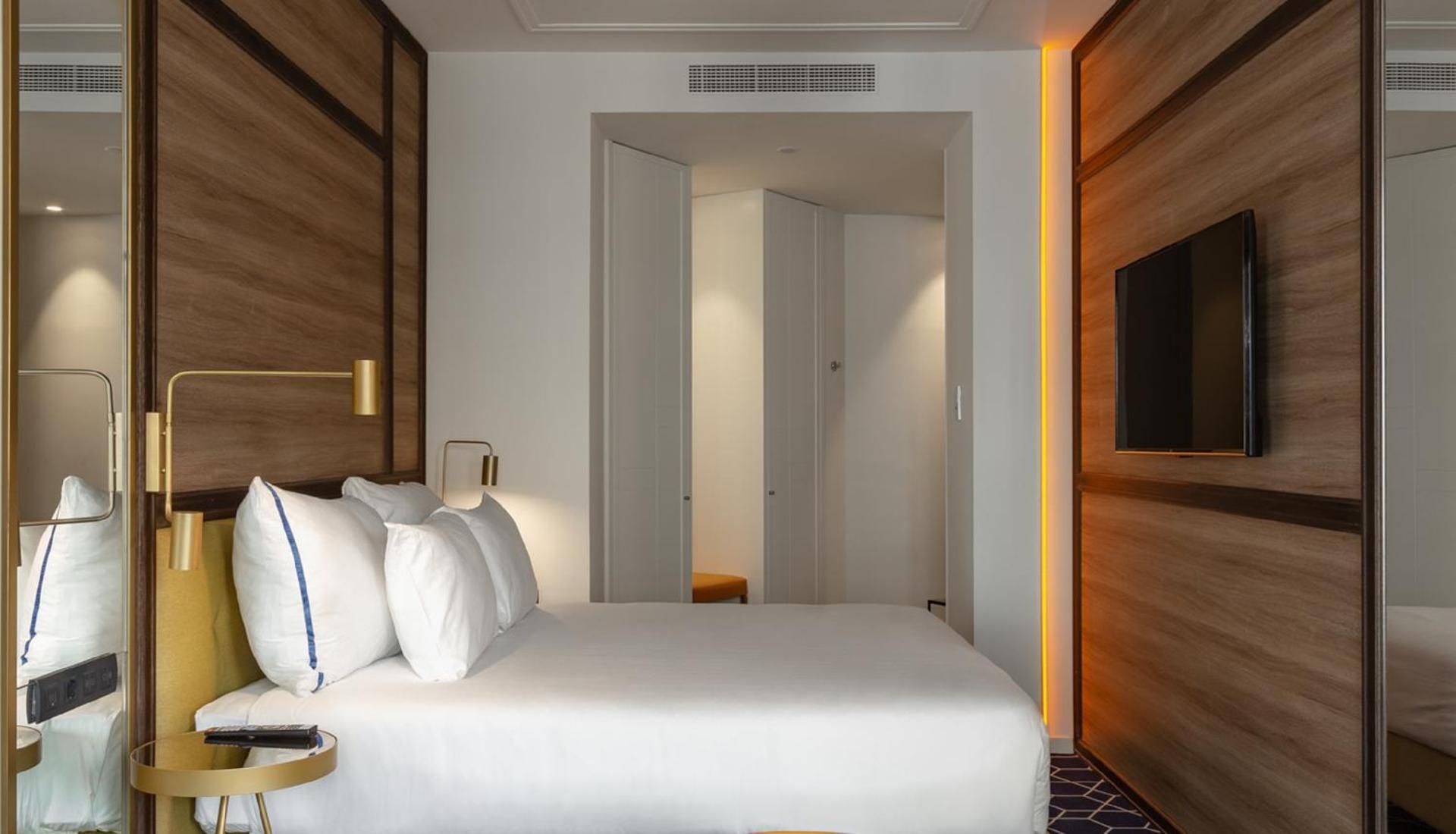 Deluxe Grand View Room