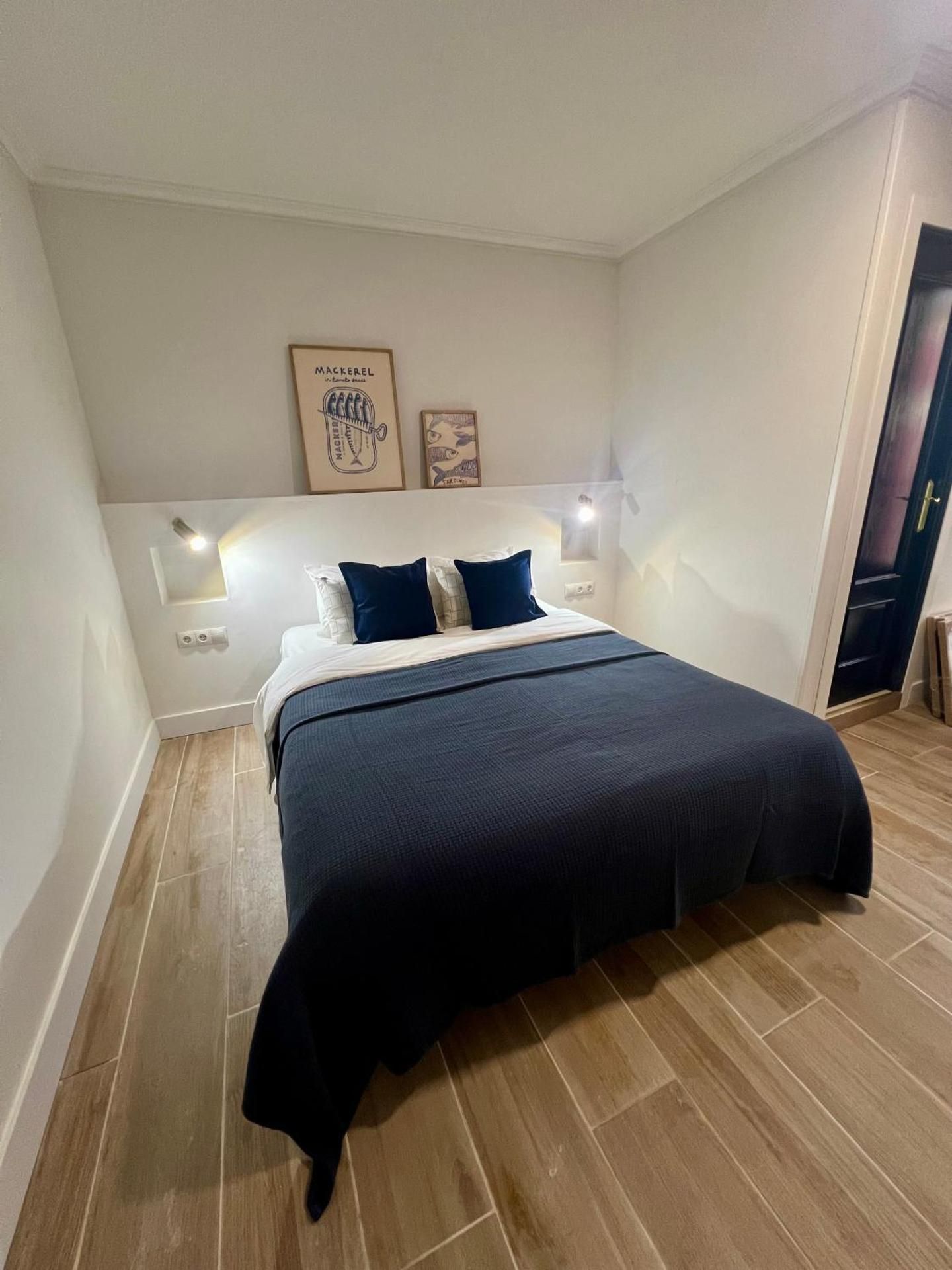 Albergue Miguel Angel Triple Room with Balcony 2