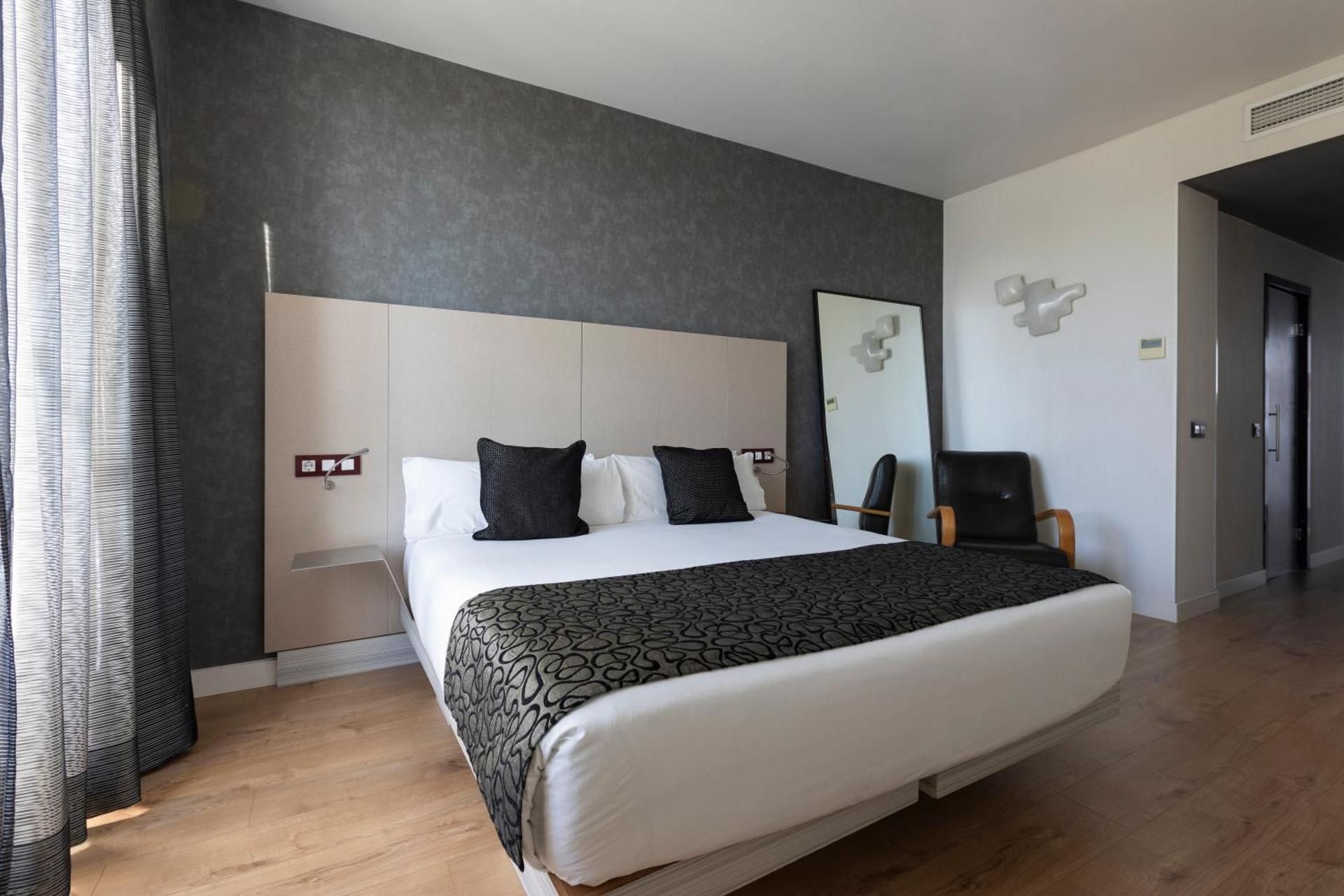 Petit Palace Santa Barbara Superior Double Room with Balcony 2