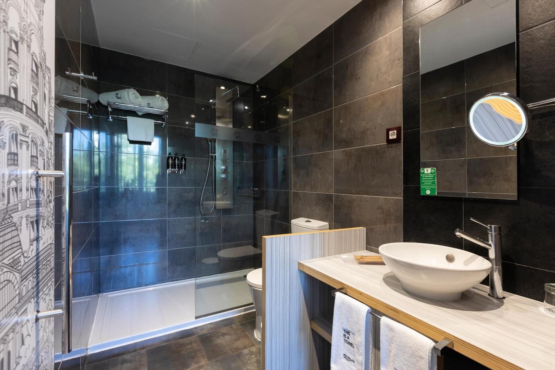 Petit Palace Santa Barbara Superior Double Room with Balcony 3