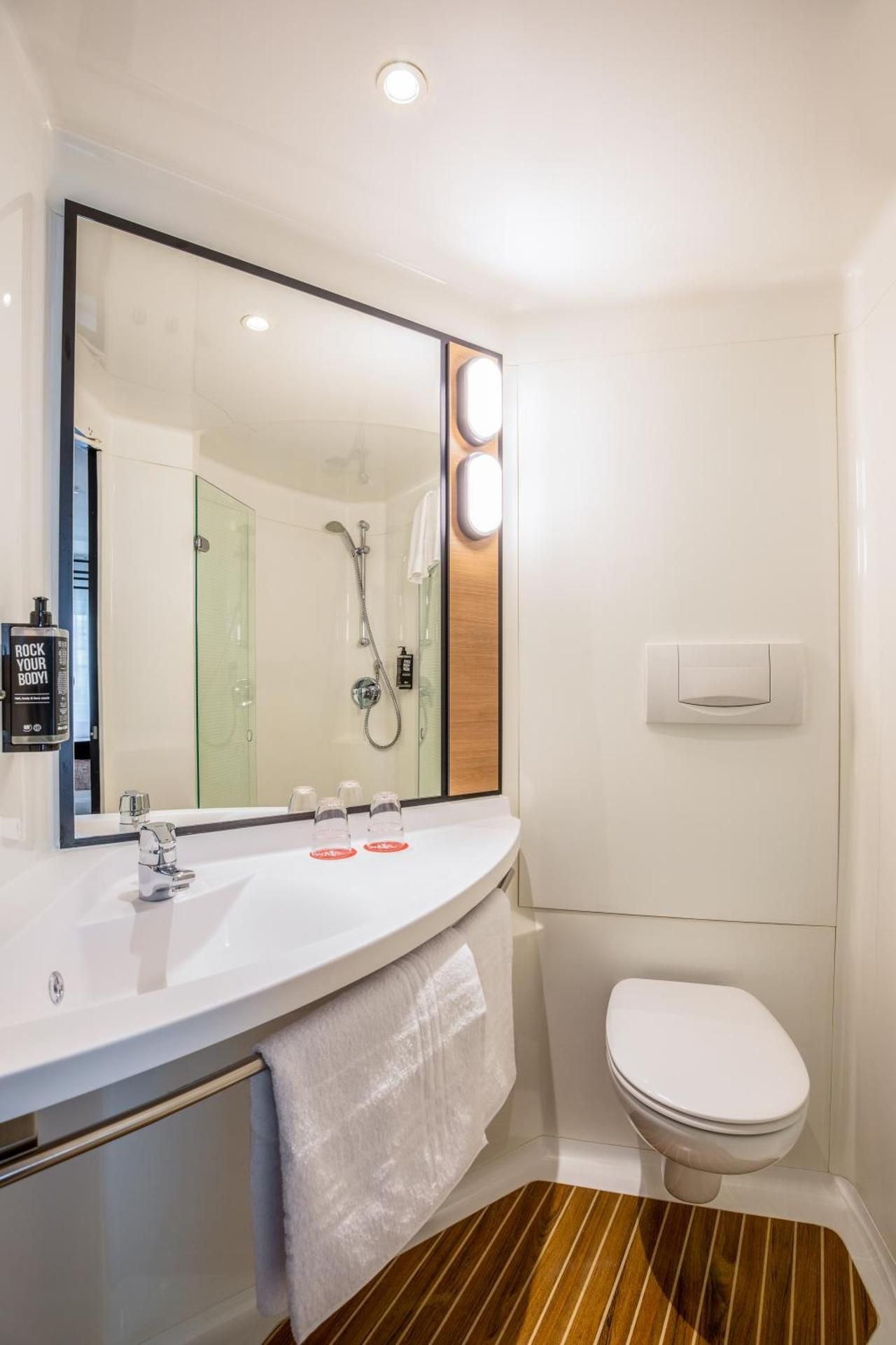 Standard Room with 1 double bed