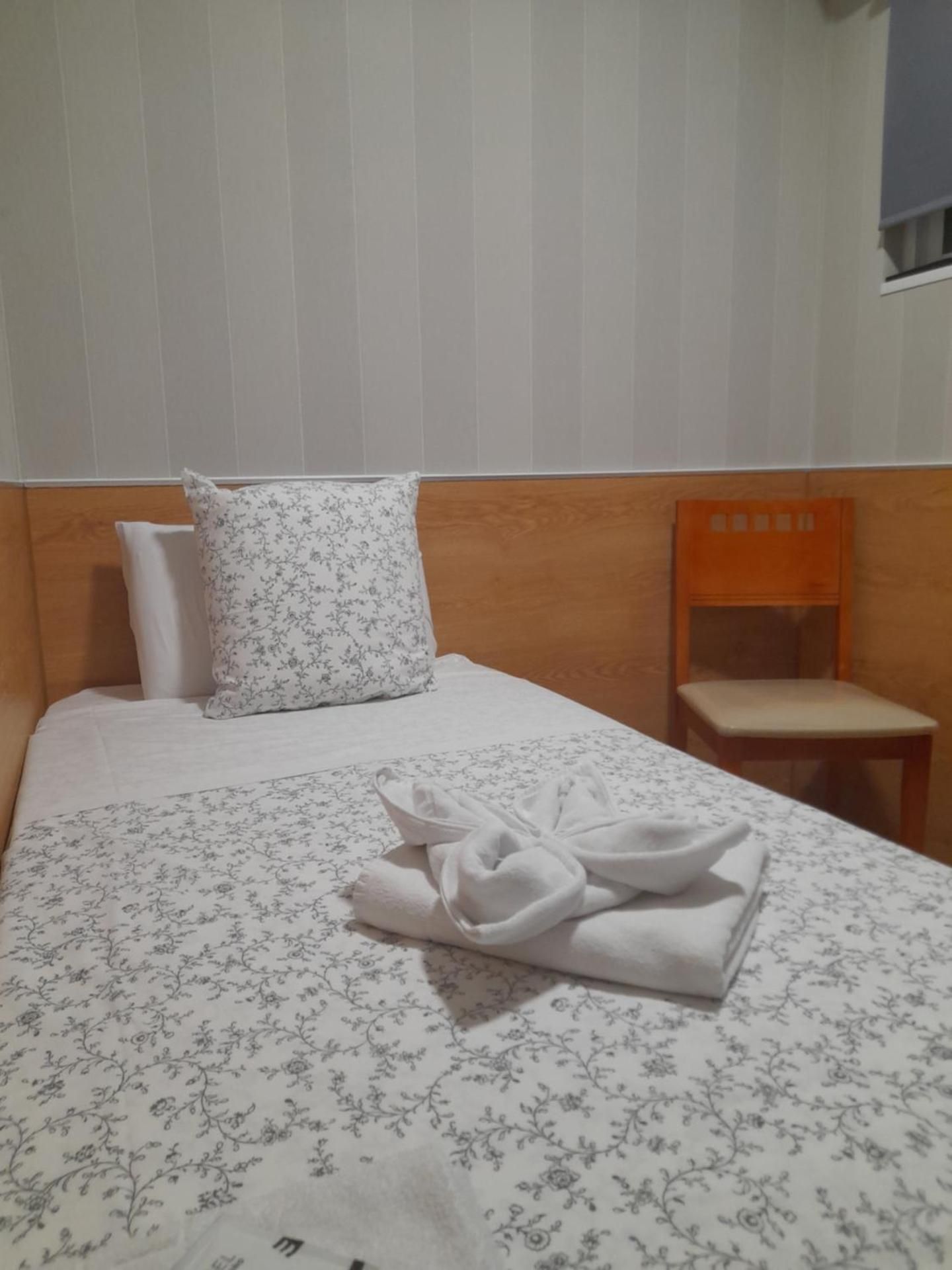 Budget Single Room with Shared Bathroom