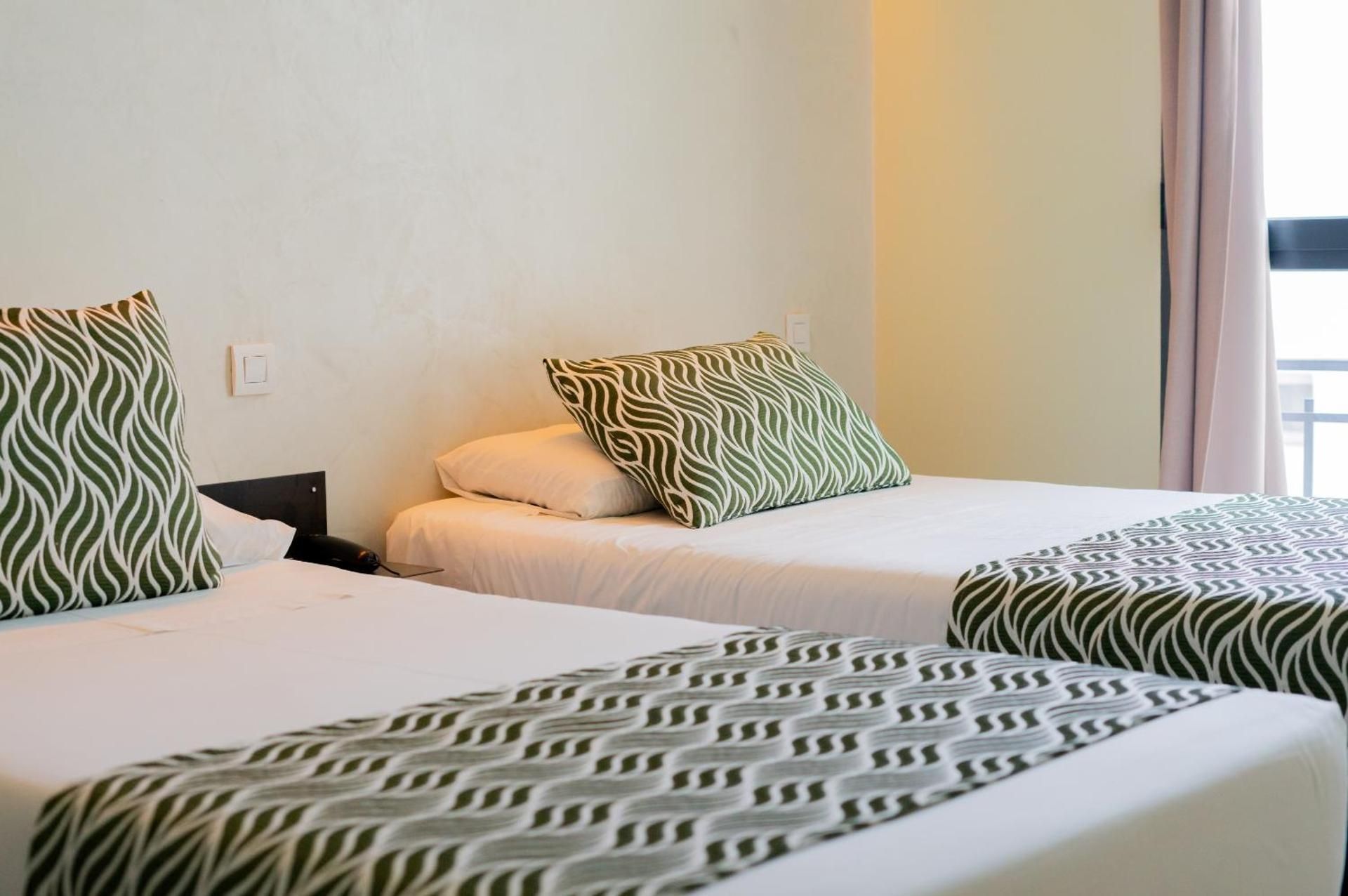 Hostal Charlotte-Gran Via Twin Room with Private Bathroom 3