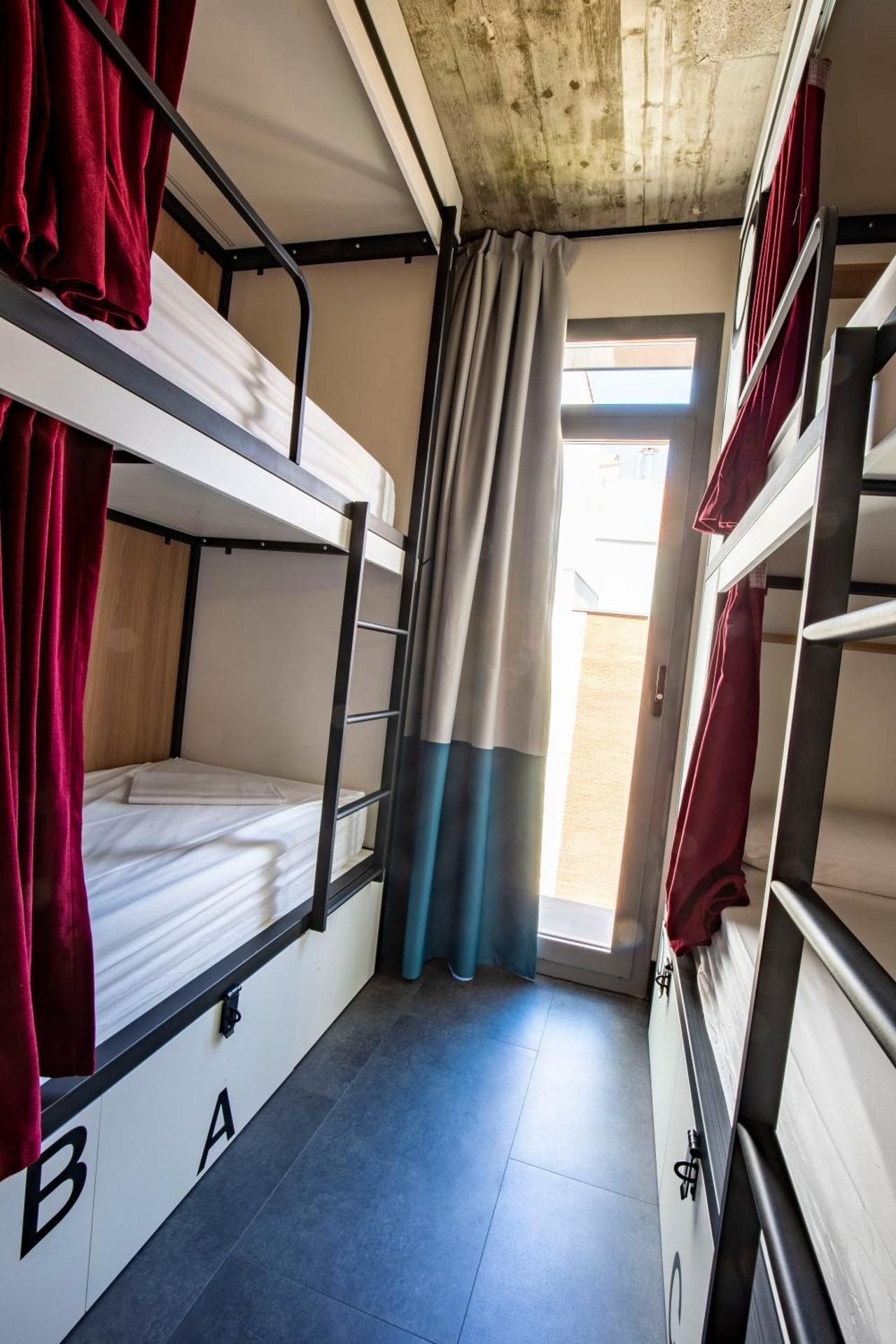 Private Room for 4 People