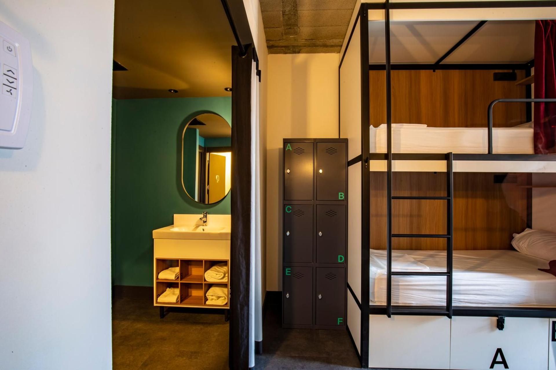 1 Person in 6-Bed Dormitory with En-Suite Bathroom - Mixed