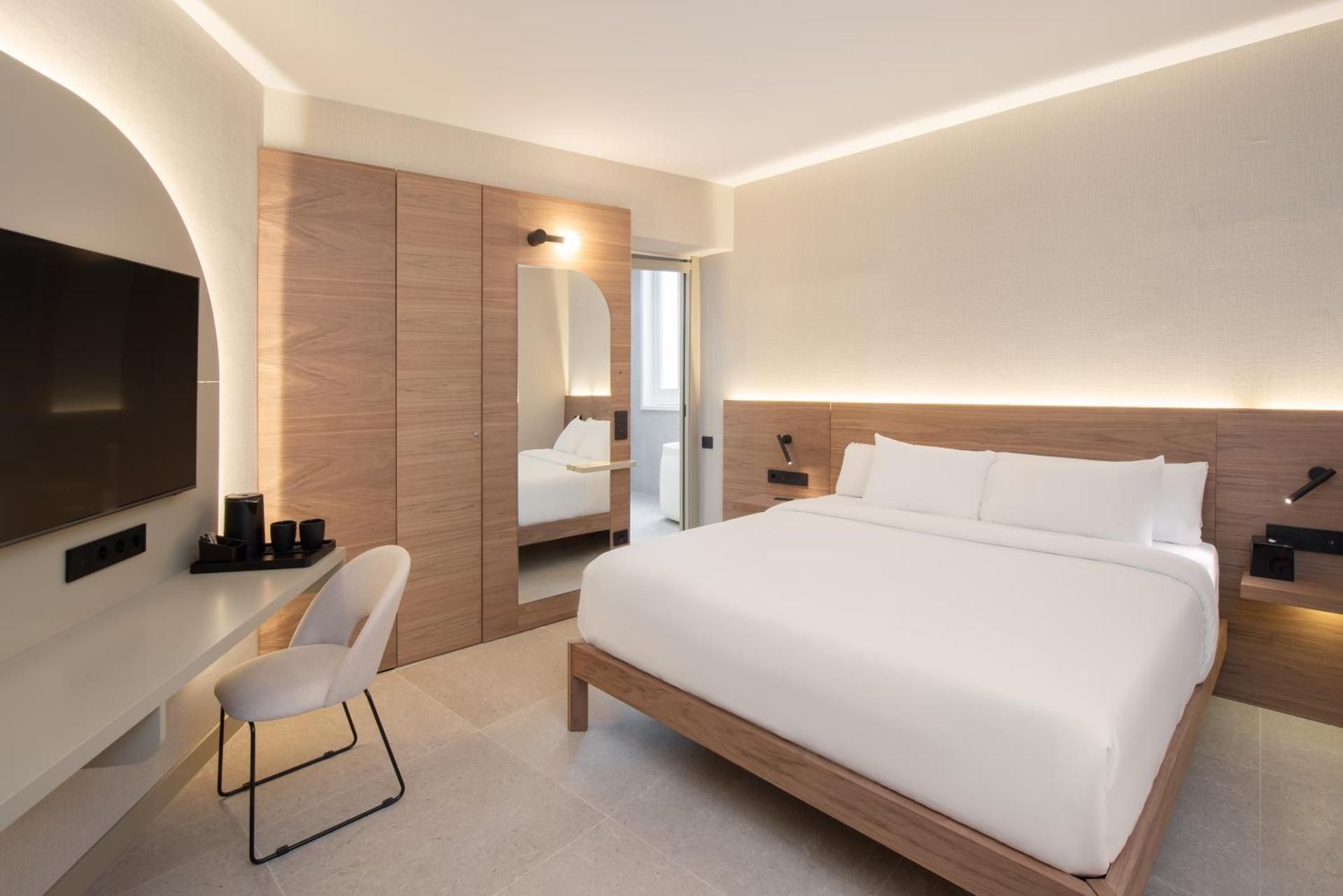 Deluxe Queen Room