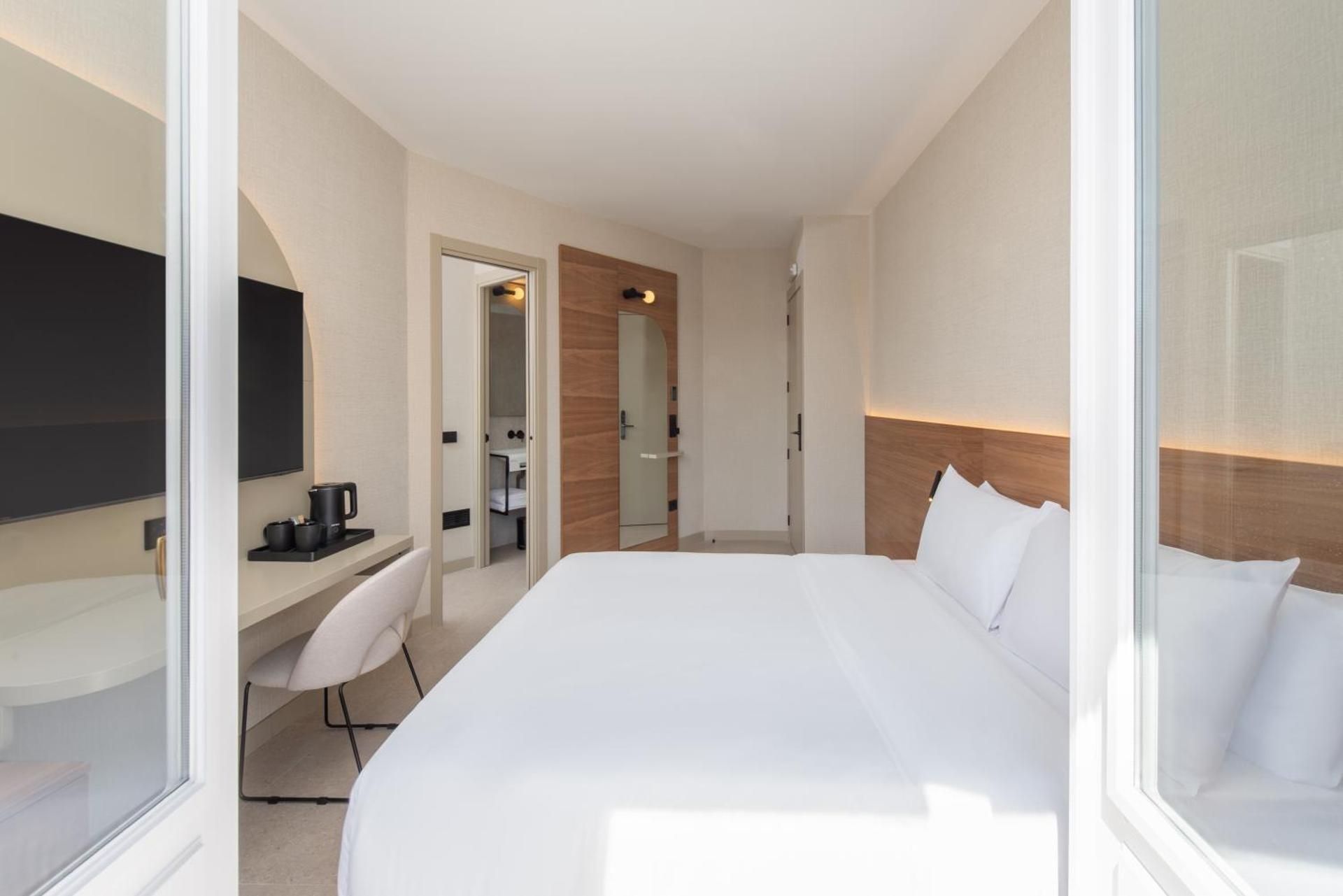 Junior Suite with Balcony