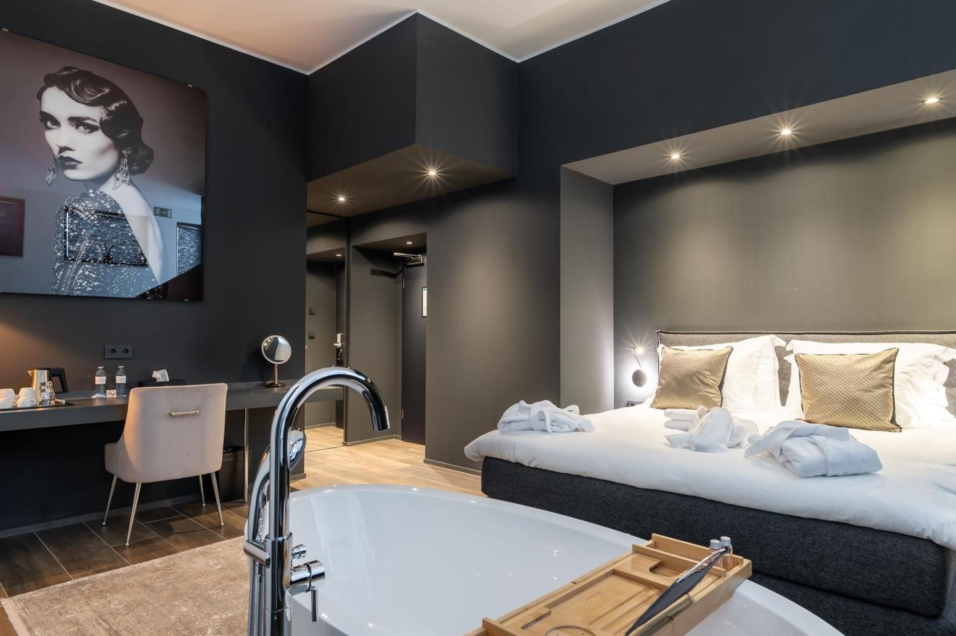 Deluxe King Suite