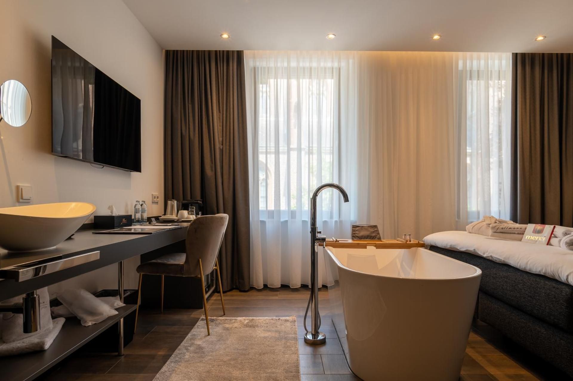 Deluxe Double Room with Bath