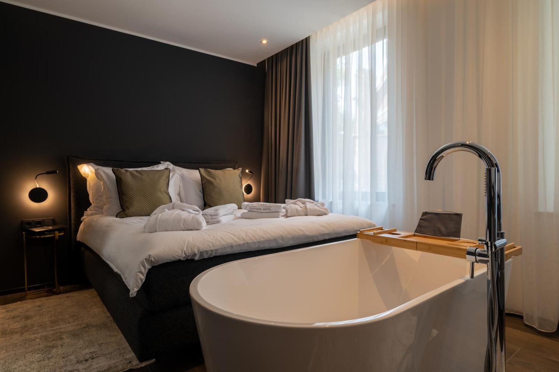 Deluxe Double Room with Bath