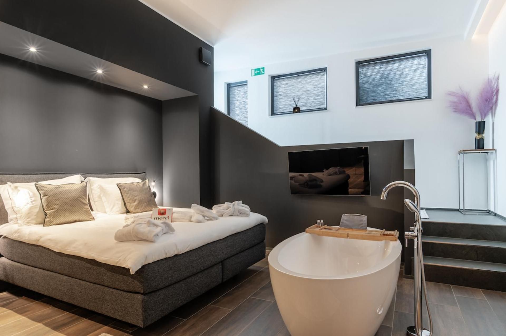 Deluxe King Suite