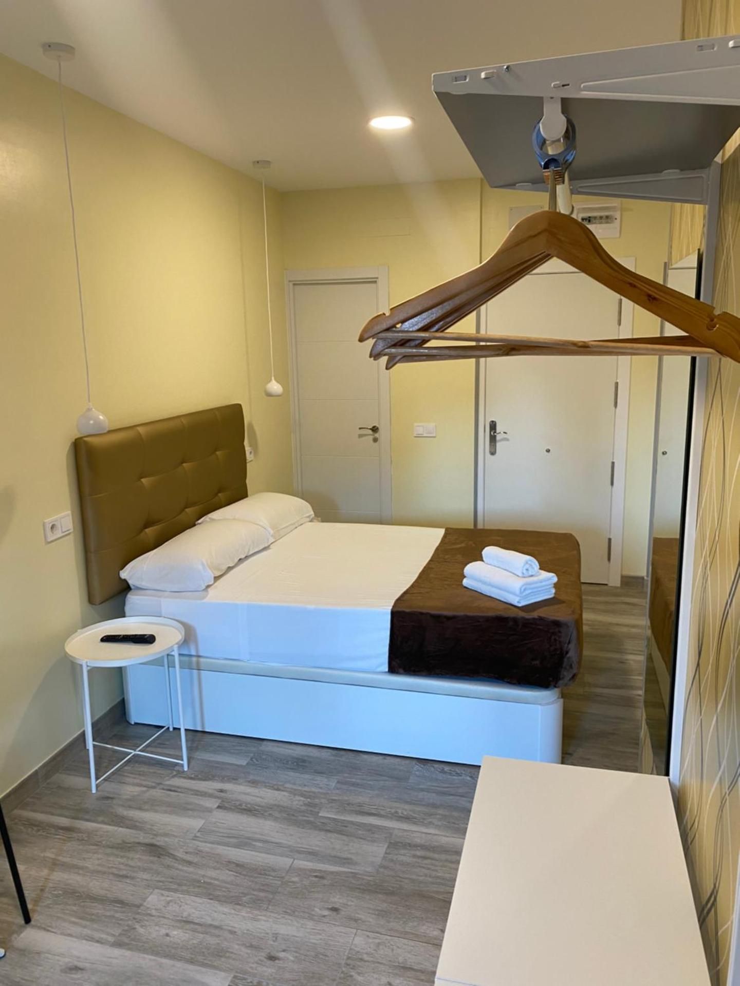 Hostal Oliver Deluxe Double Room with Balcony