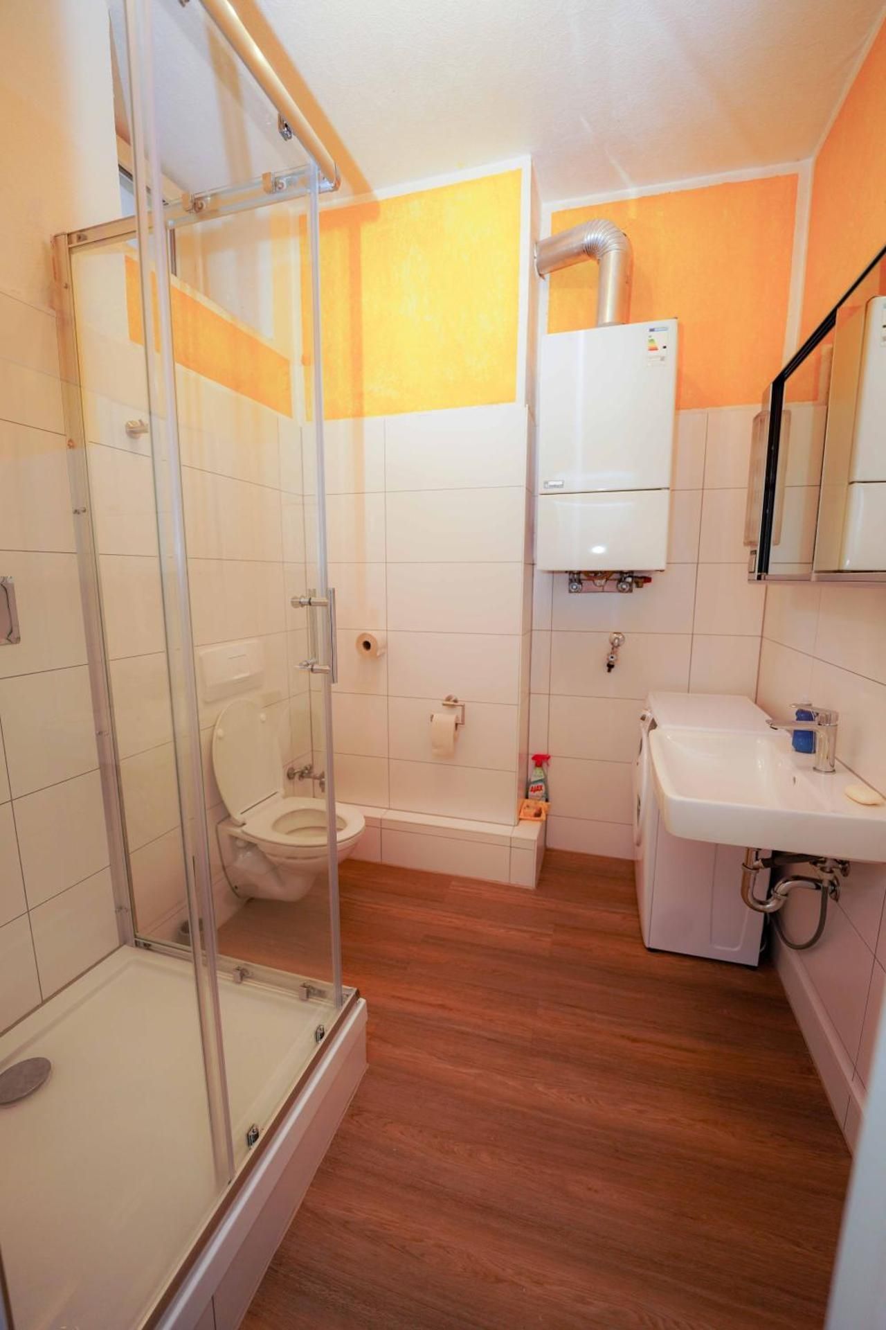 Standard Twin Room with Shared Bathroom