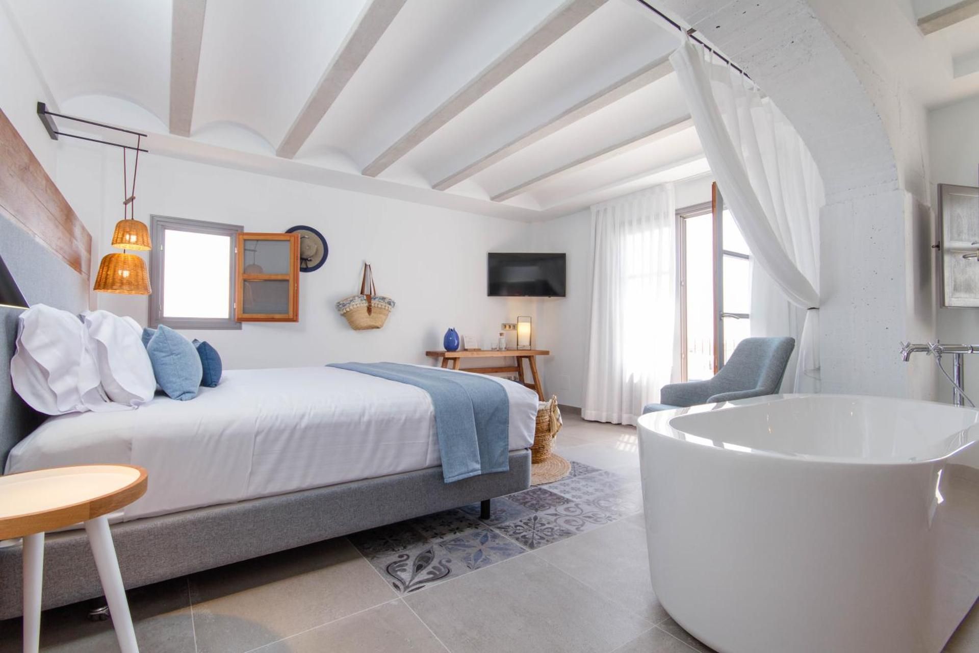 Superior Suite With Bath and Terrace