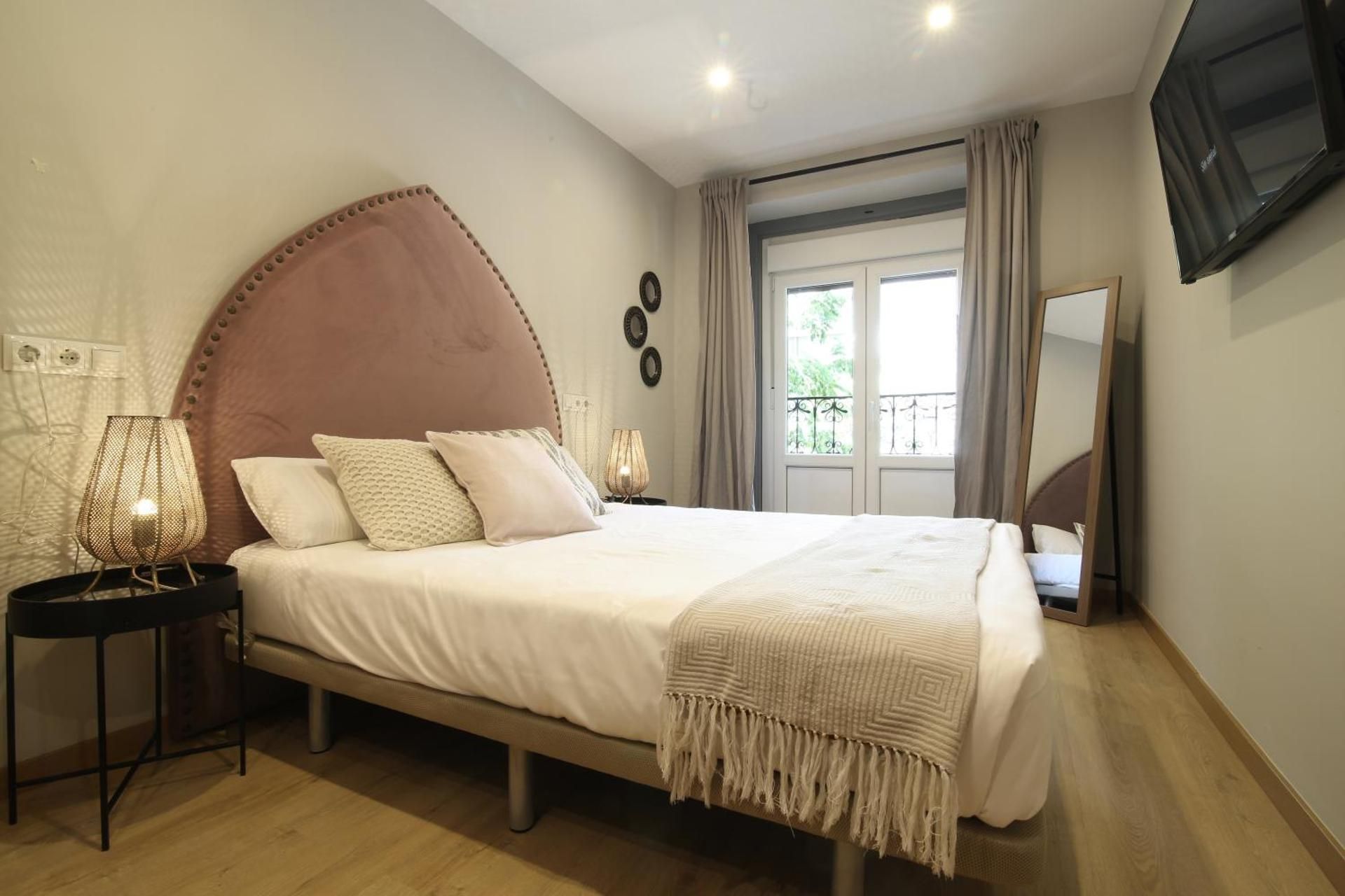 Double Room with Shared Bathroom and Balcony