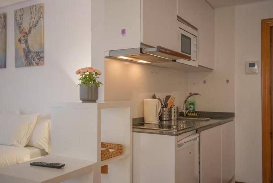 Edificio Leganitos Deluxe Queen Room 3