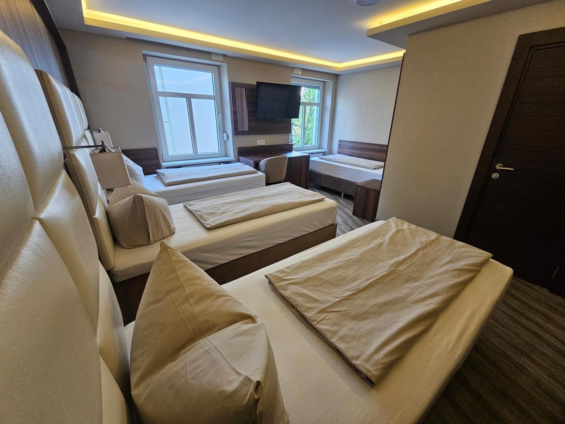 Quiet Quadruple Room with Courtyard View