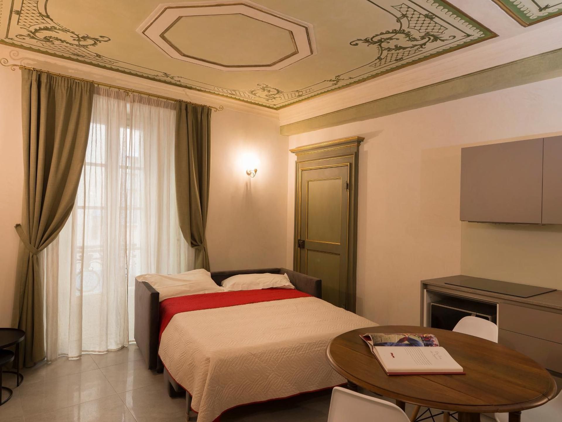 Deluxe Apartment