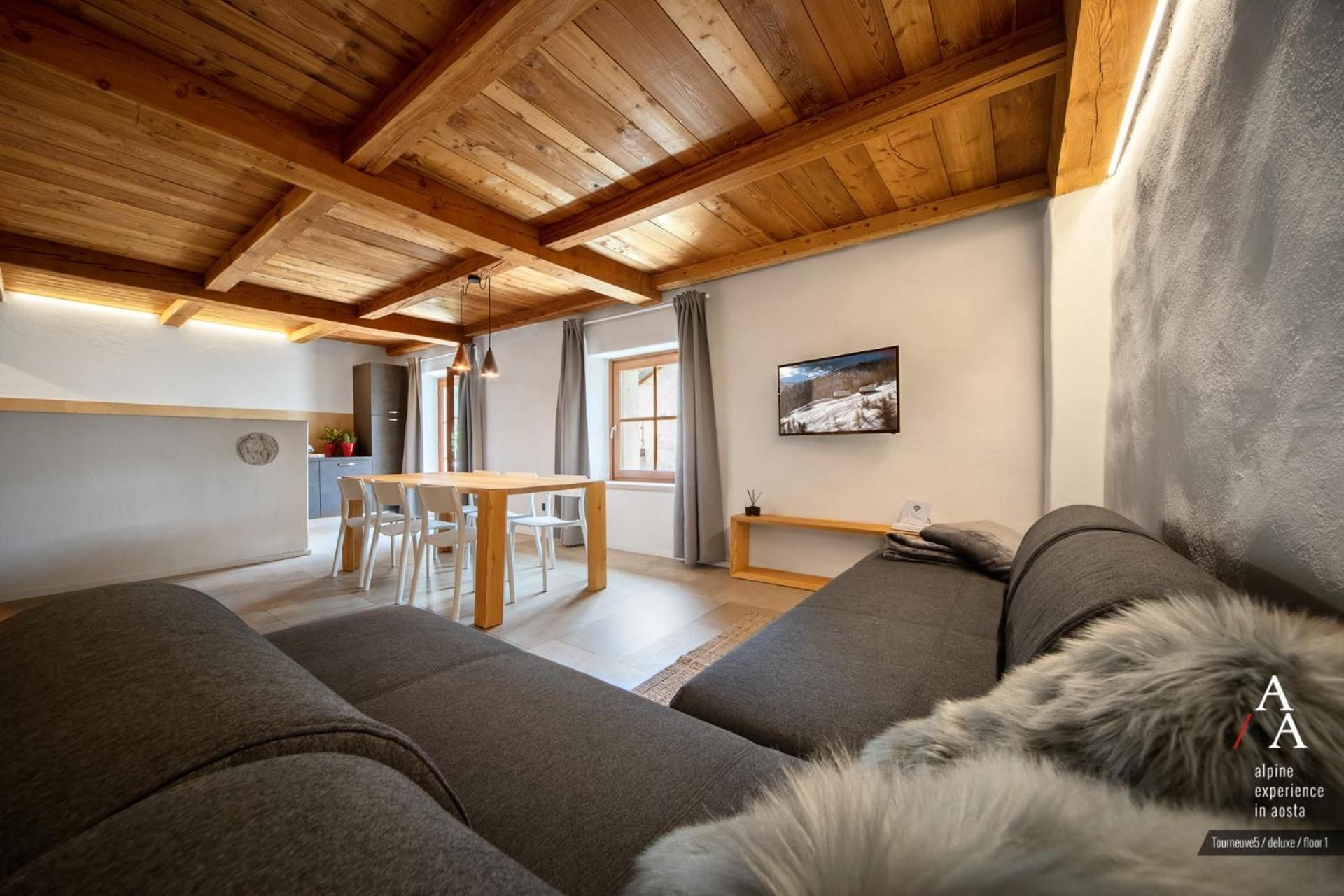 Deluxe Apartment