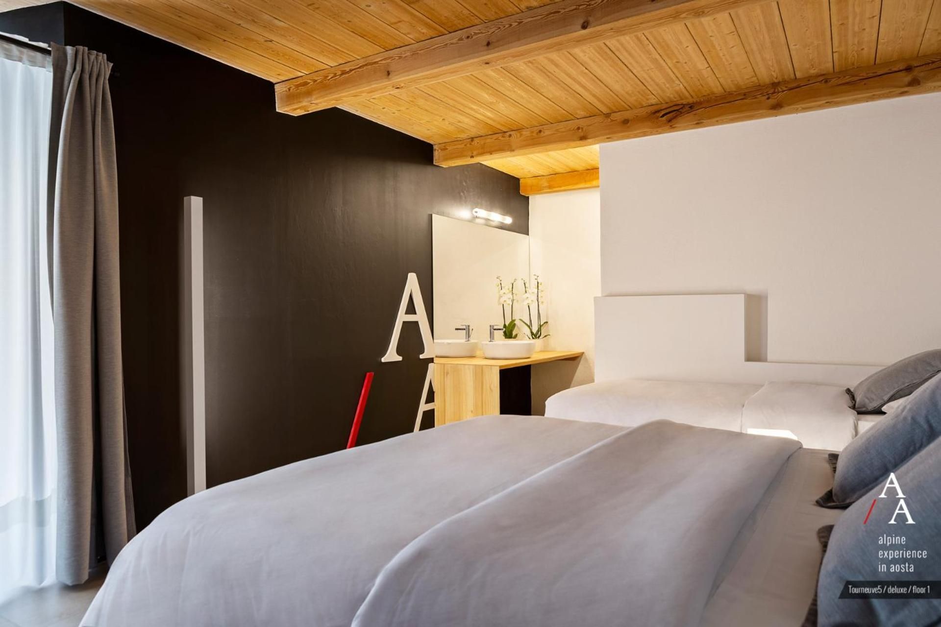 Deluxe Apartment