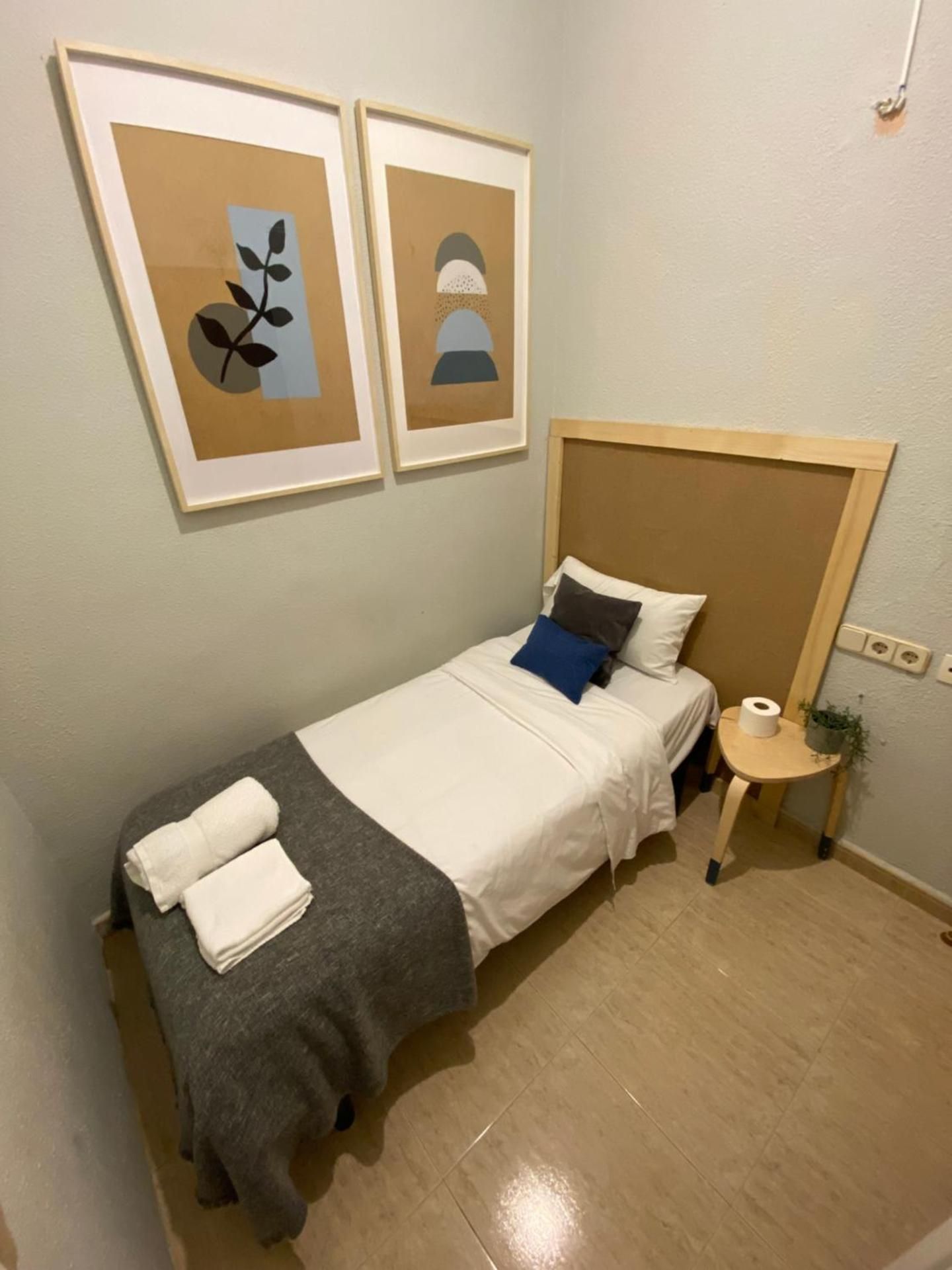 Single Room with Shared Bathroom