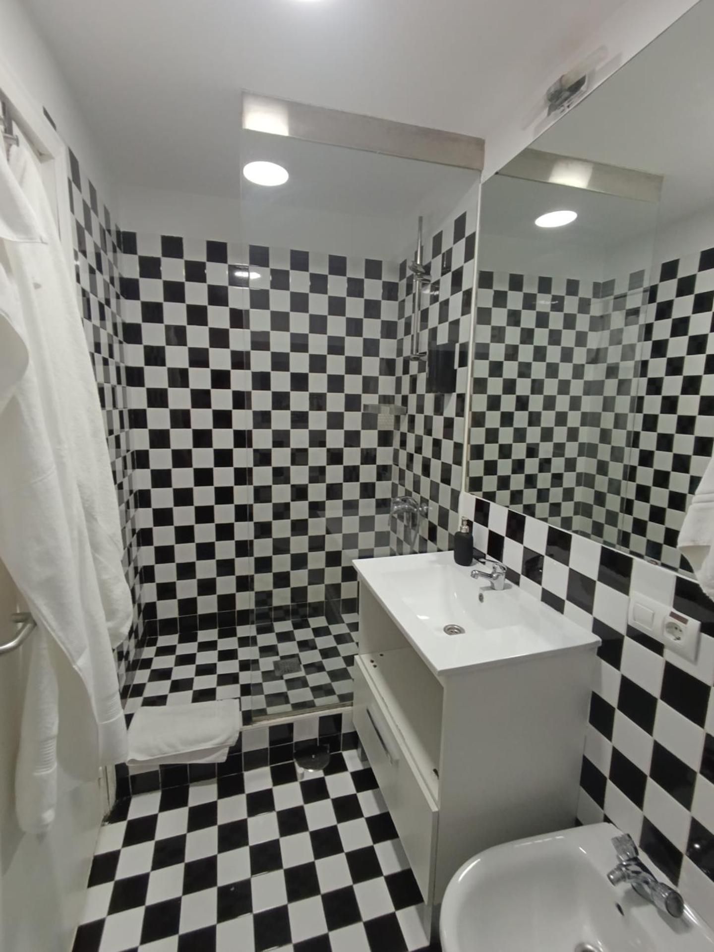 Deluxe One-Bedroom Apartment