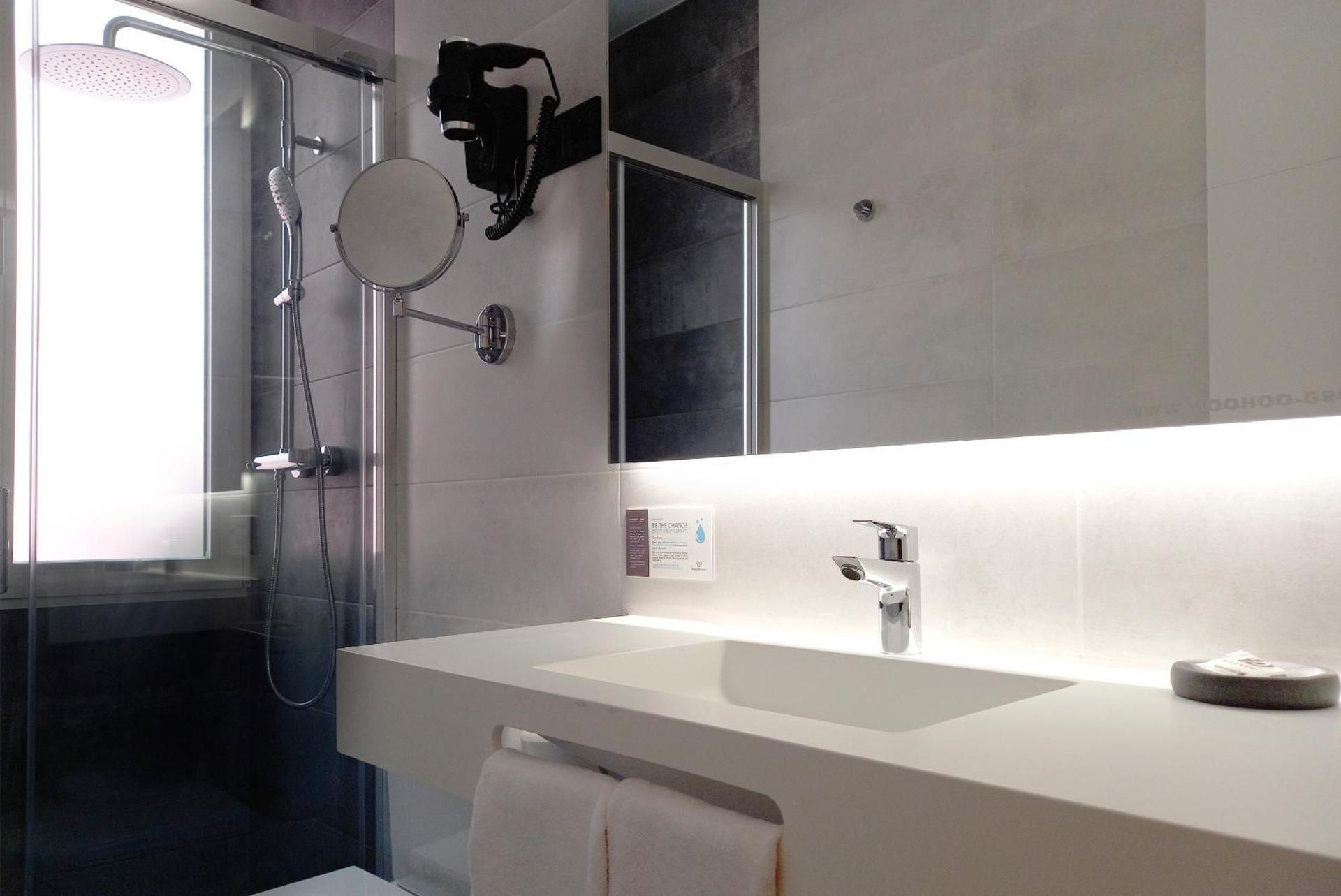 Woohoo Rooms Unique Madrid Junior Suite 3