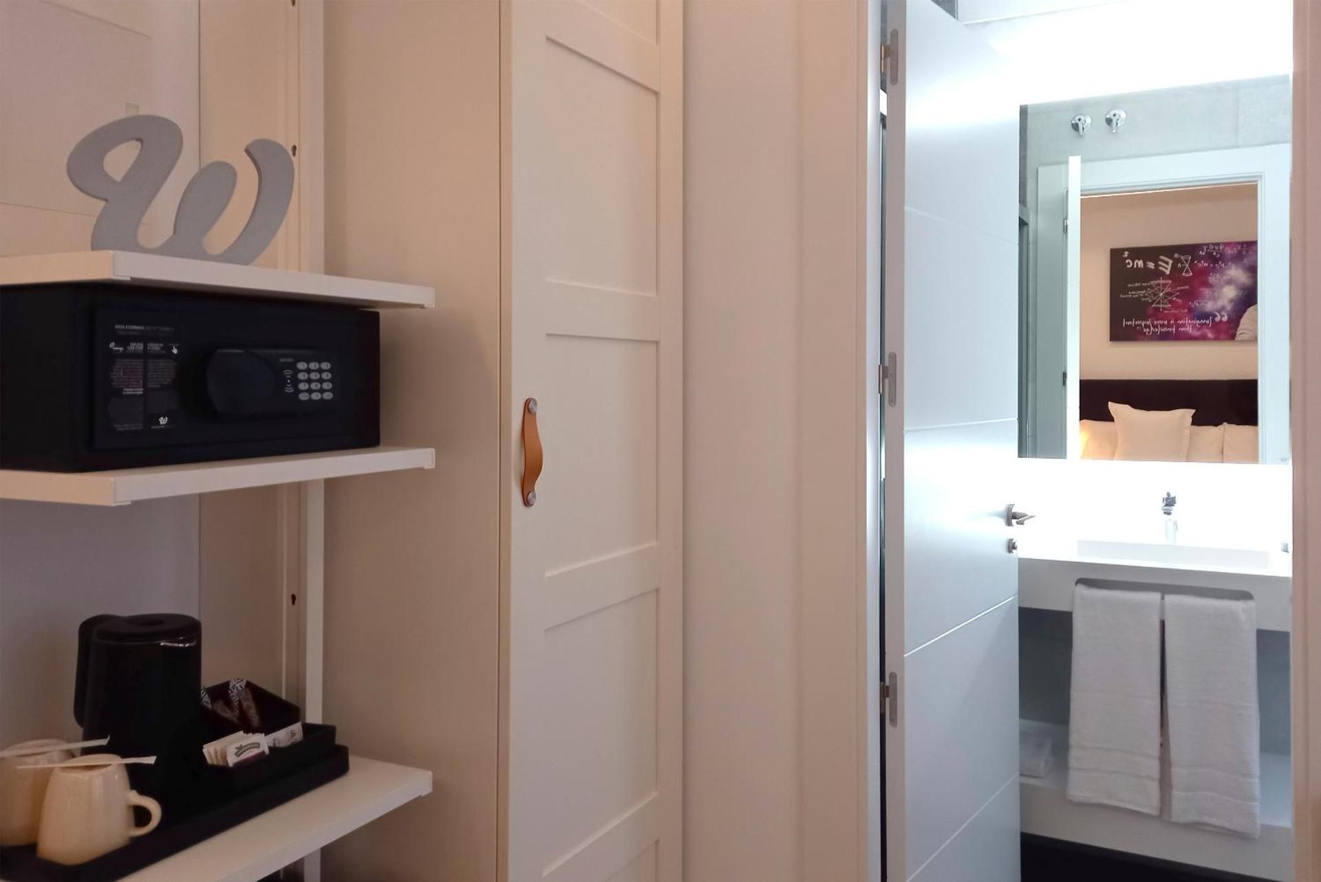 Woohoo Rooms Unique Madrid Junior Suite 2