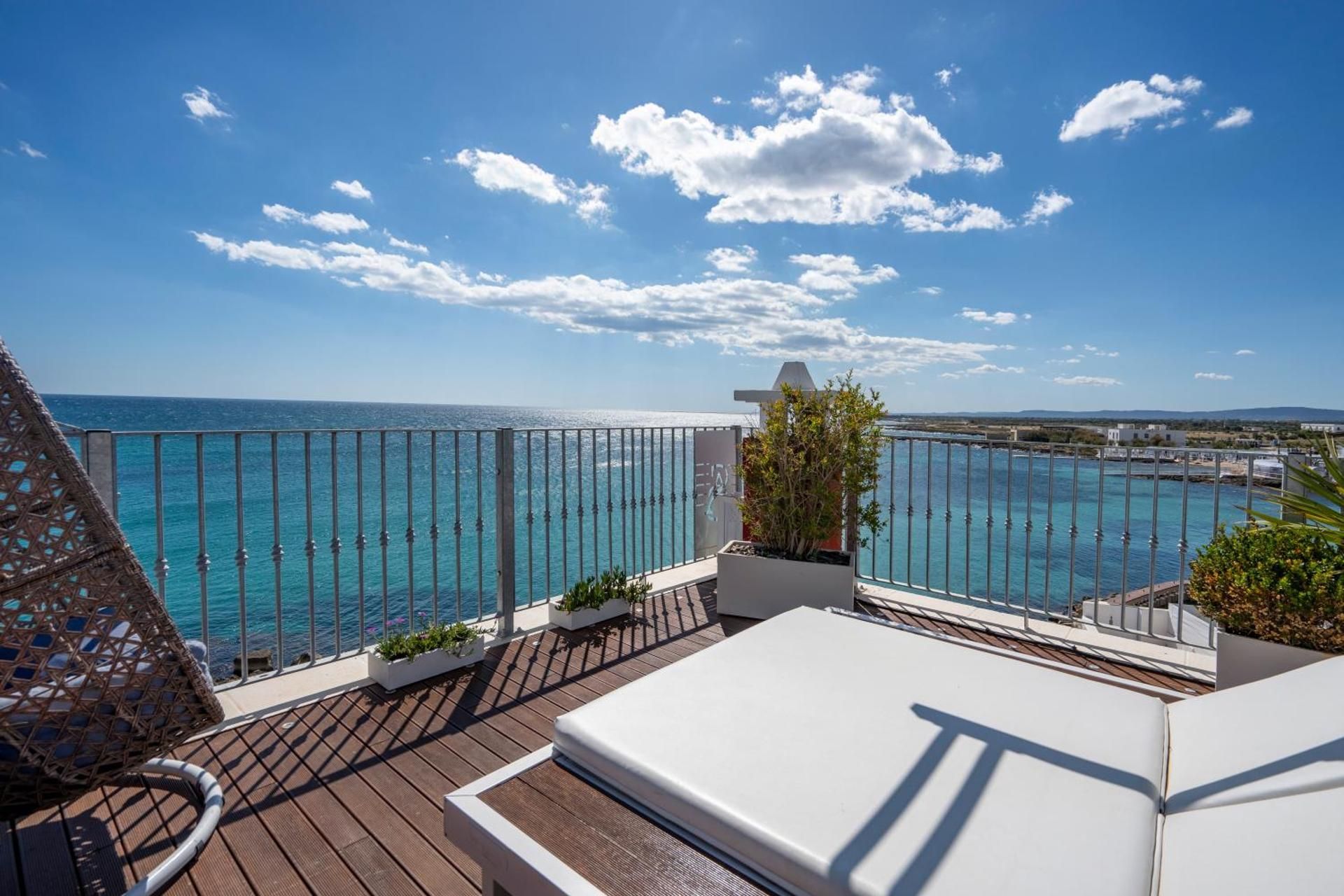 Deluxe Suite with Sea View