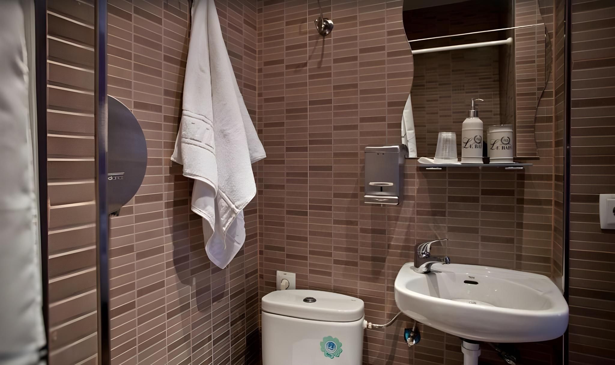 Economy Single with Shared Bathroom