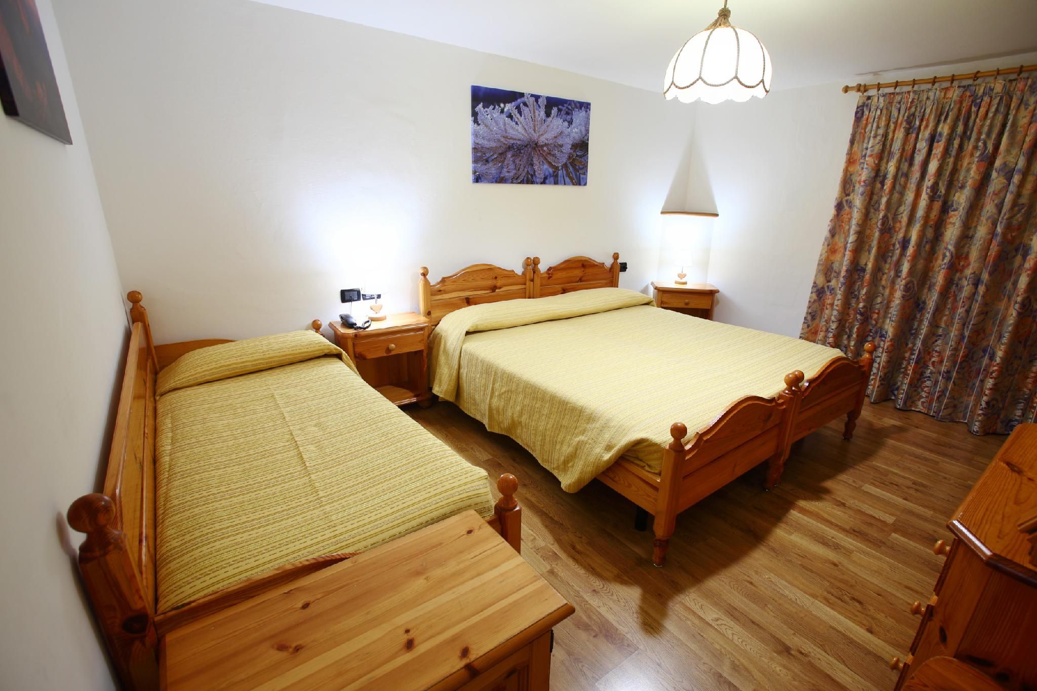 Economy Triple Room