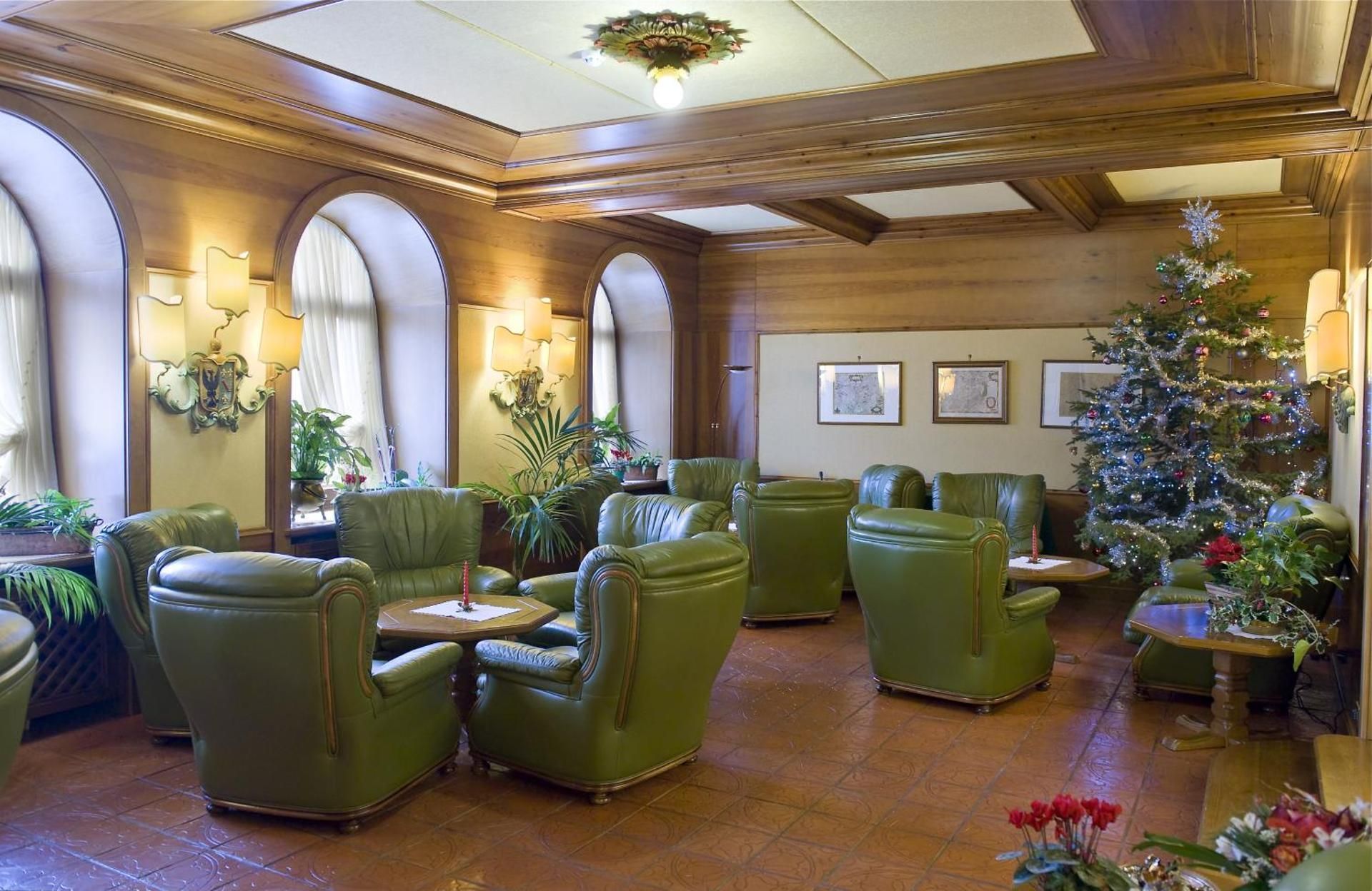 shared lounge/tv area