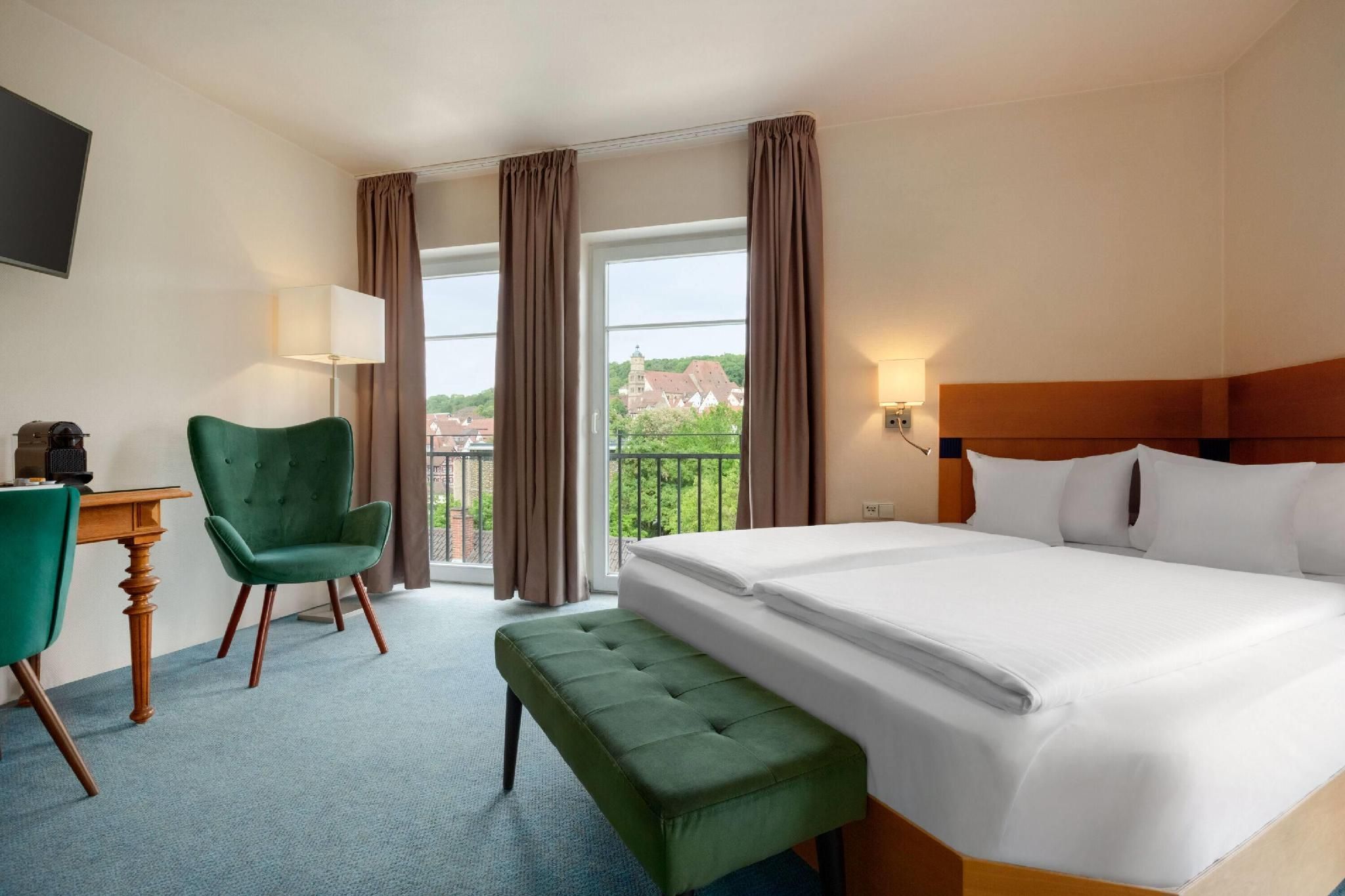Standard 1 Queen Bed Room