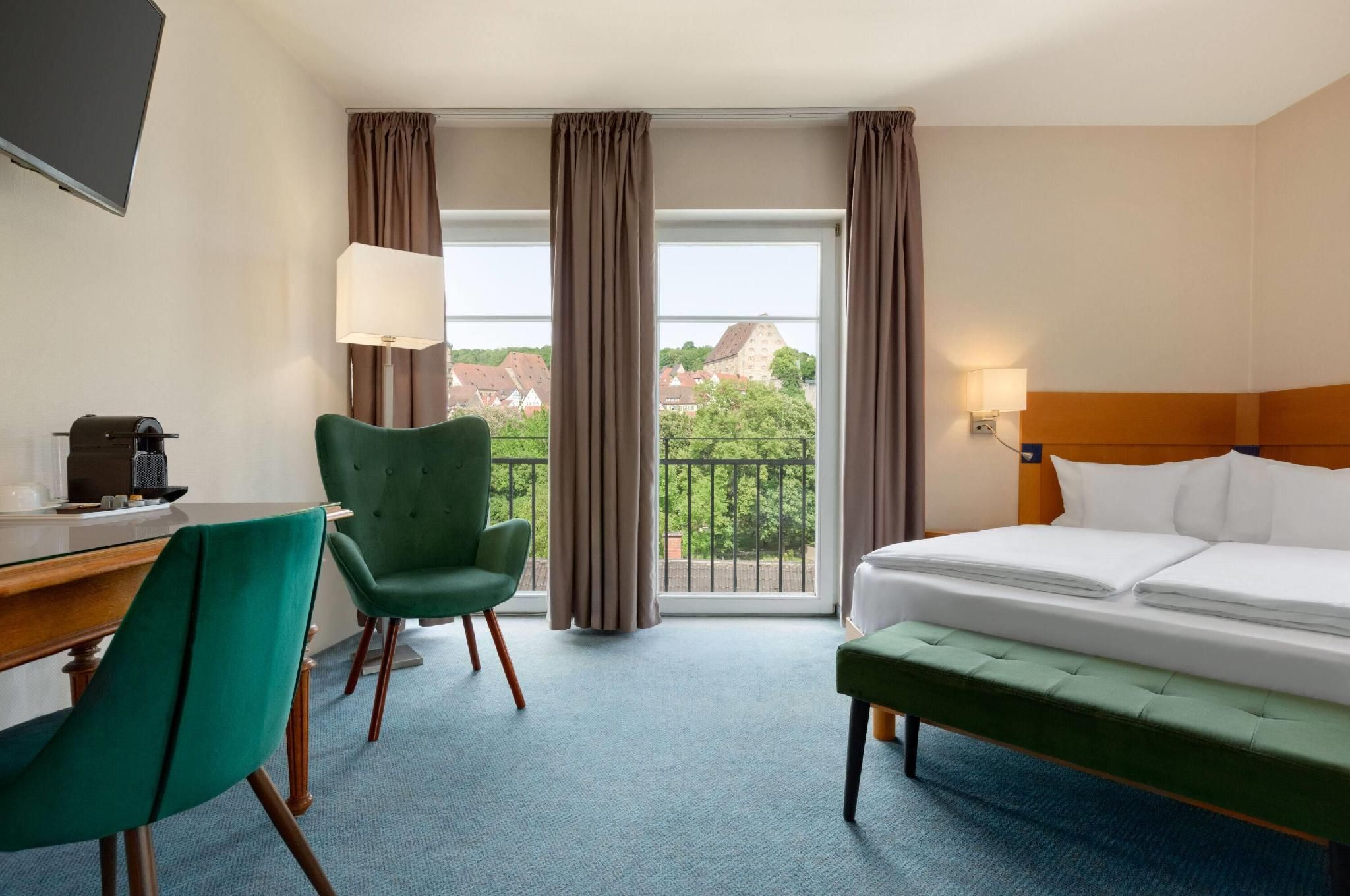 Standard 1 Queen Bed Room