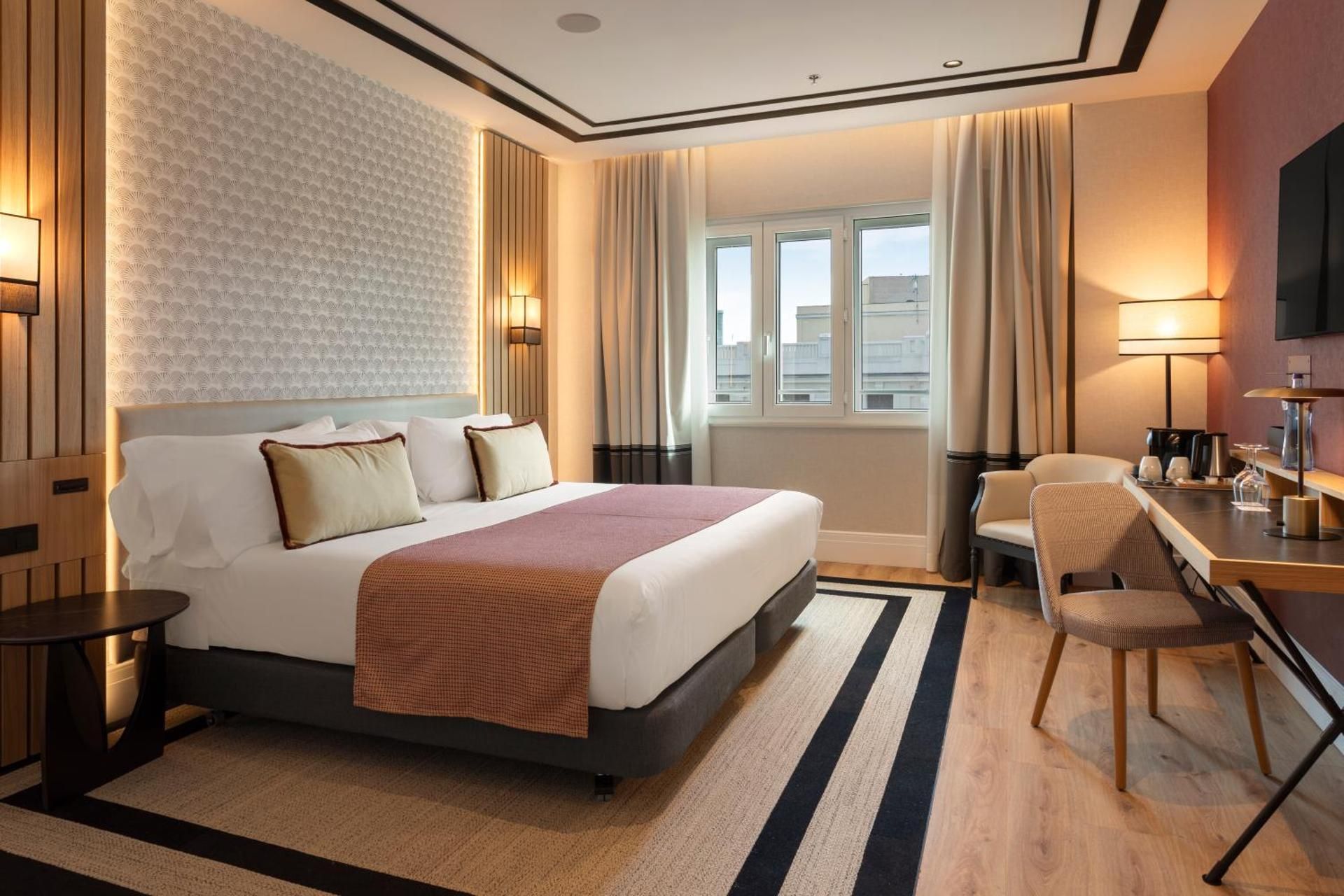 Superior Double or Twin Room with Gran Via Street View
