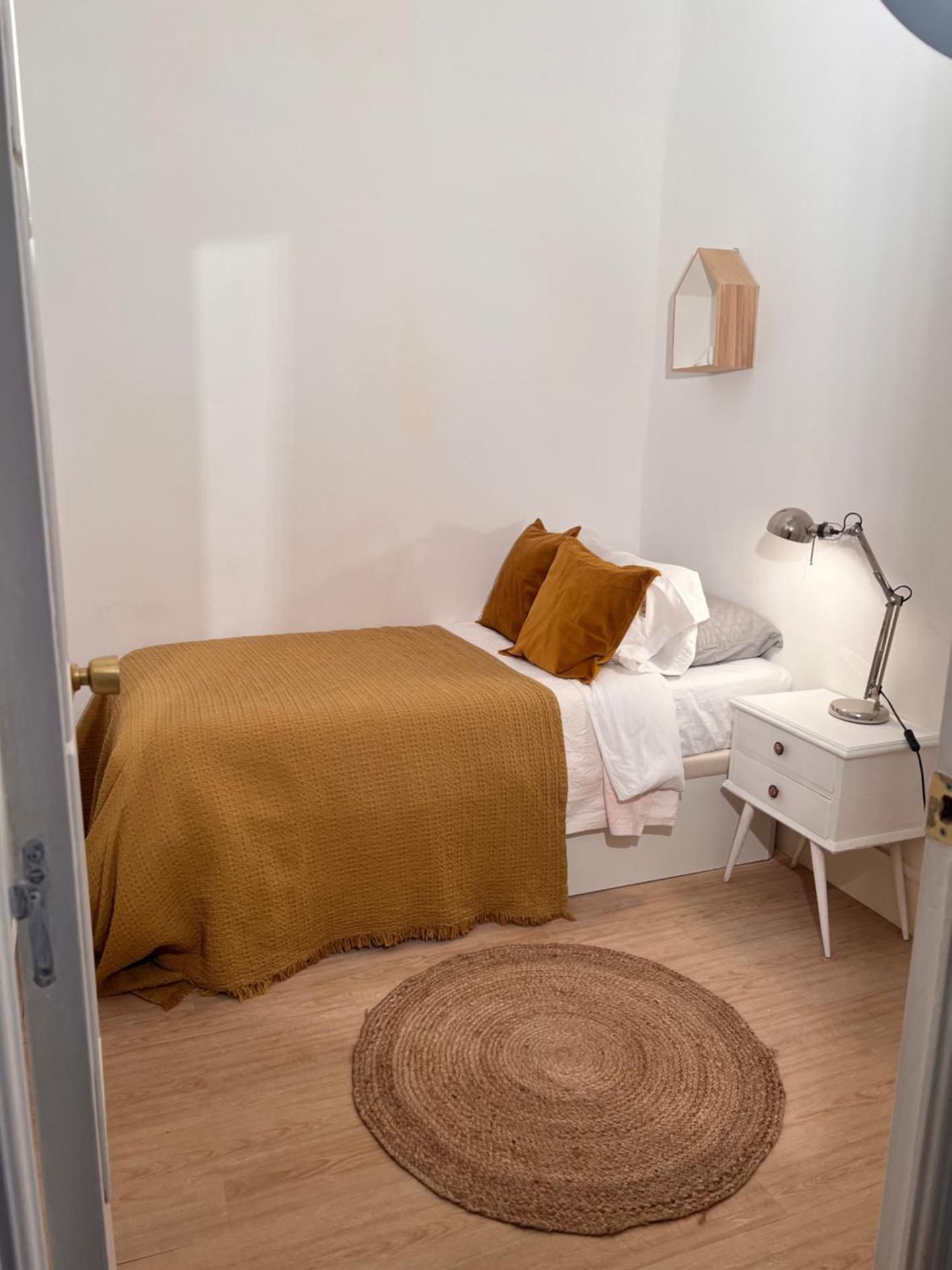Single Room with Shared Bathroom