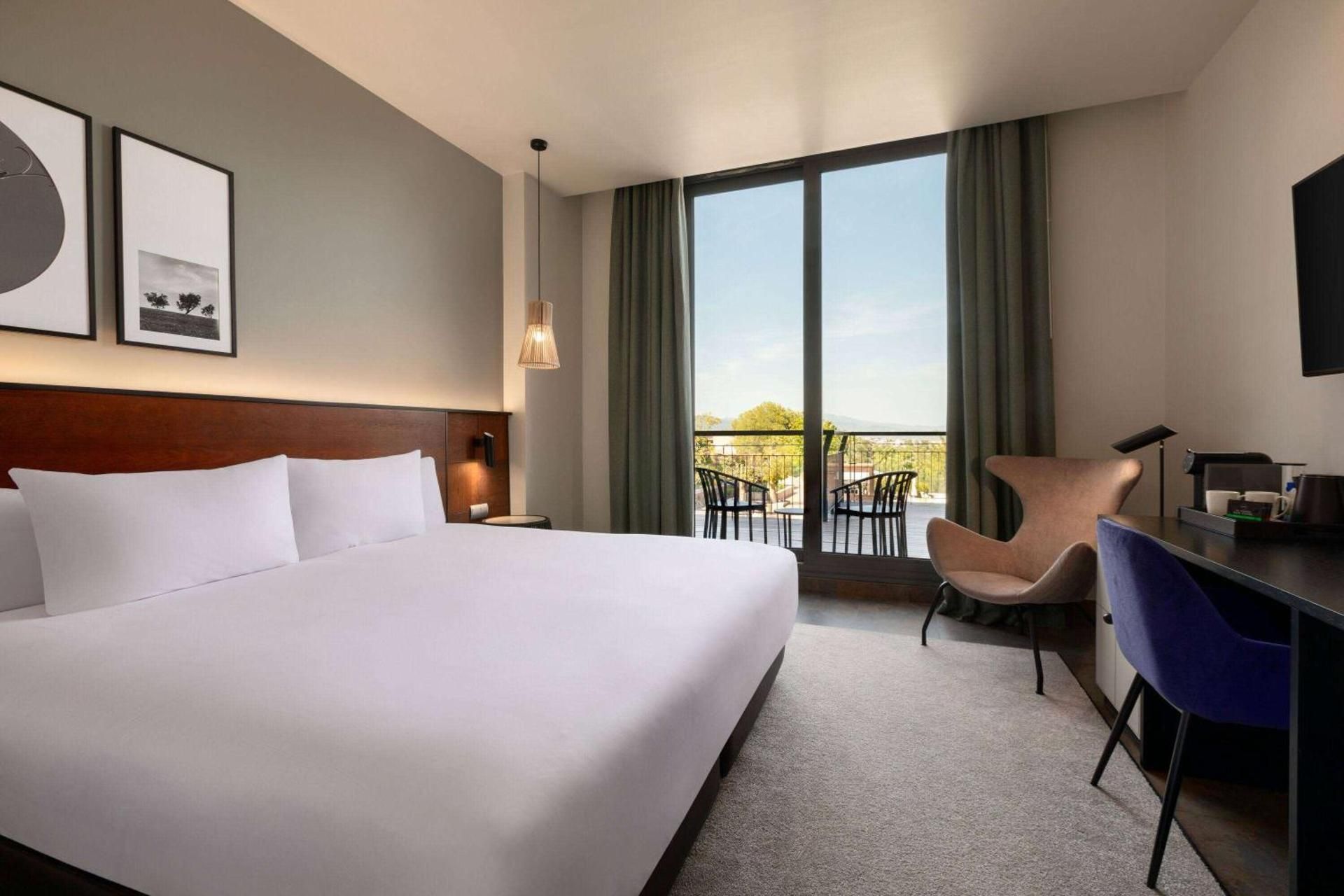 Dolce by Wyndham Barcelona Resort Superior King Room