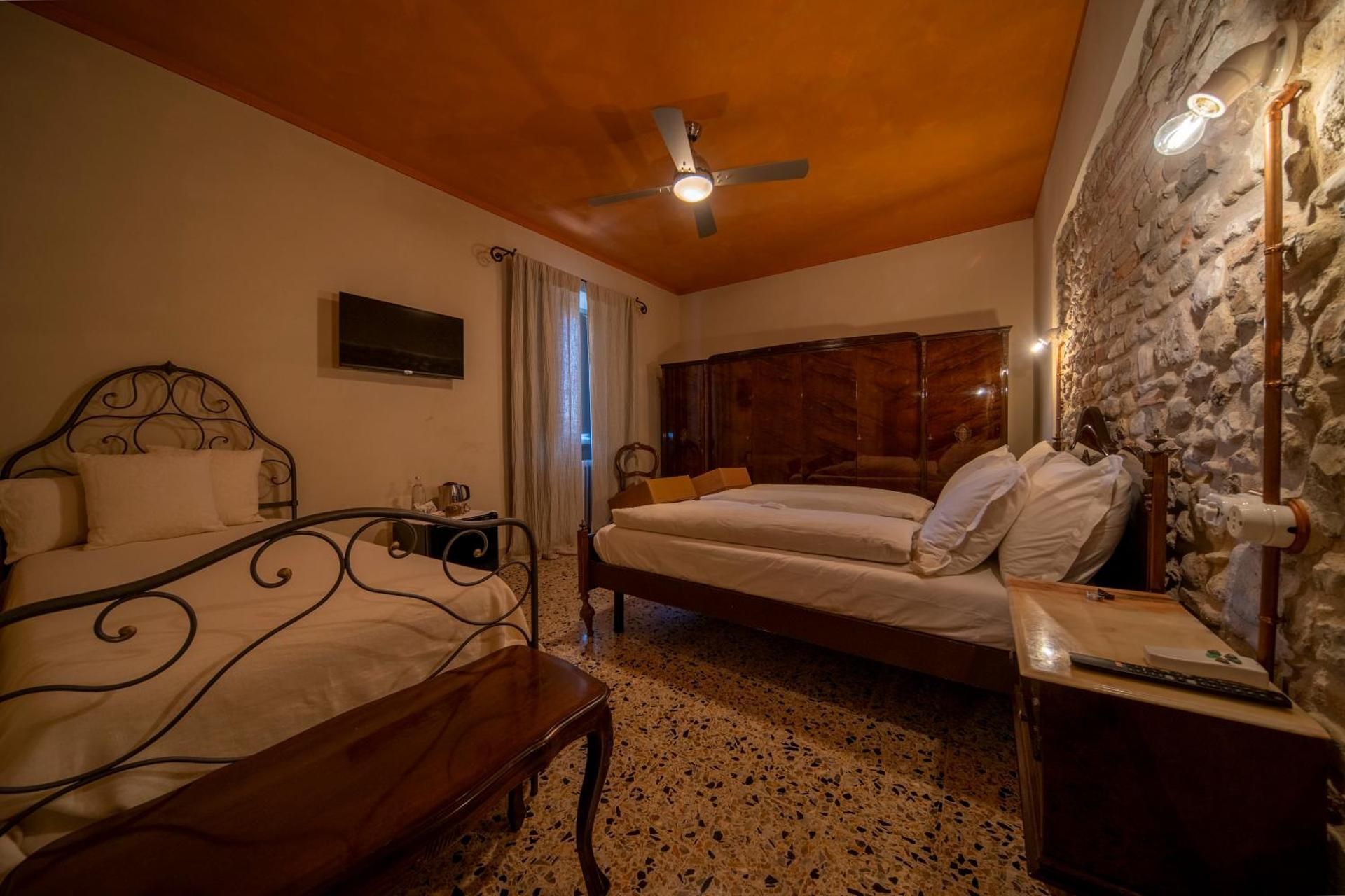 Comfort Triple Room with Shower
