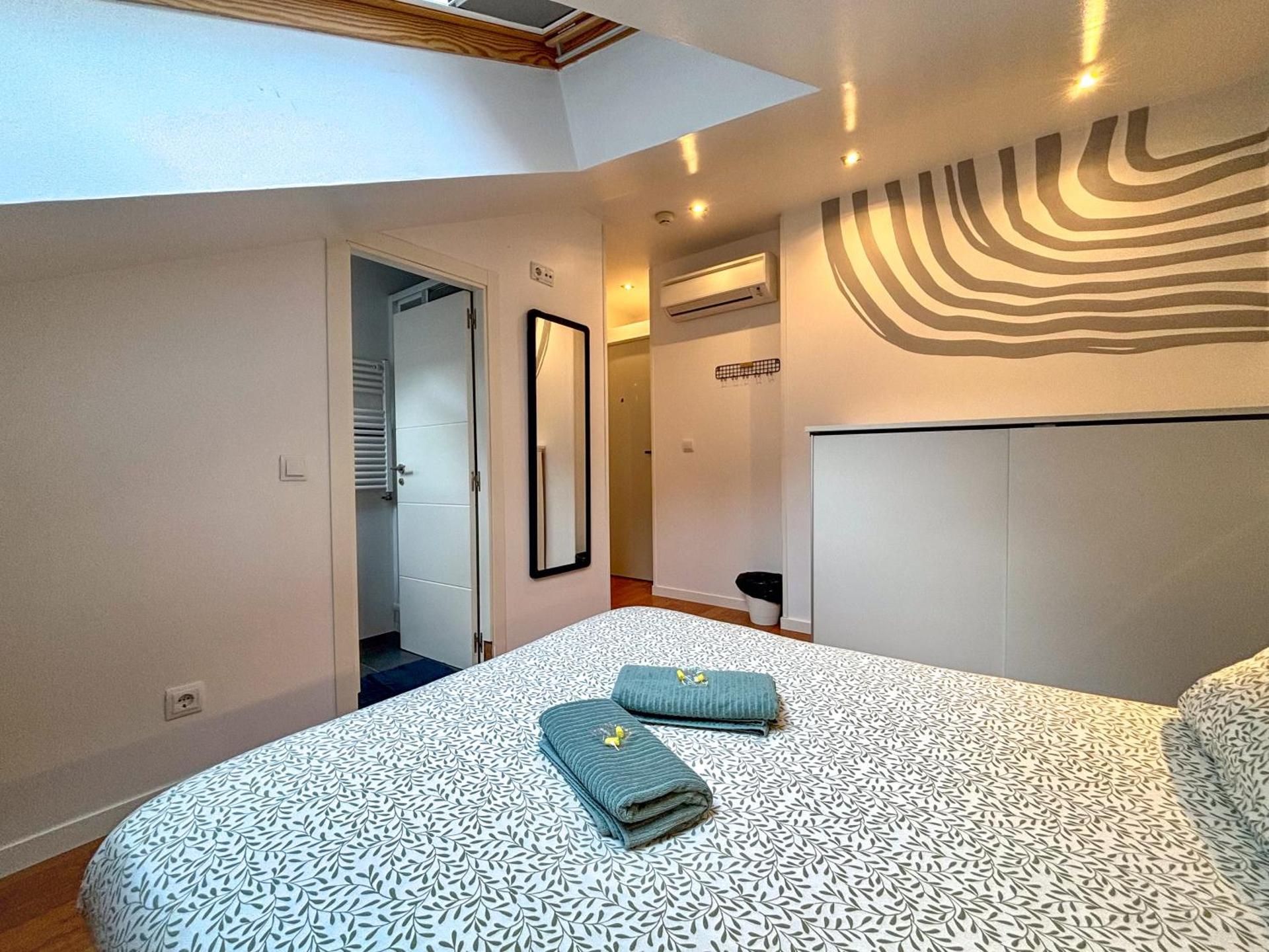 OneFam Madrid Double - Private Bathroom