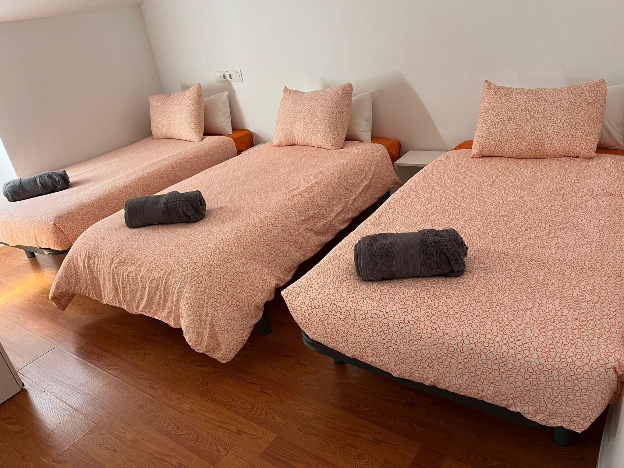 Triple Bedroom - with 3 Single Bed