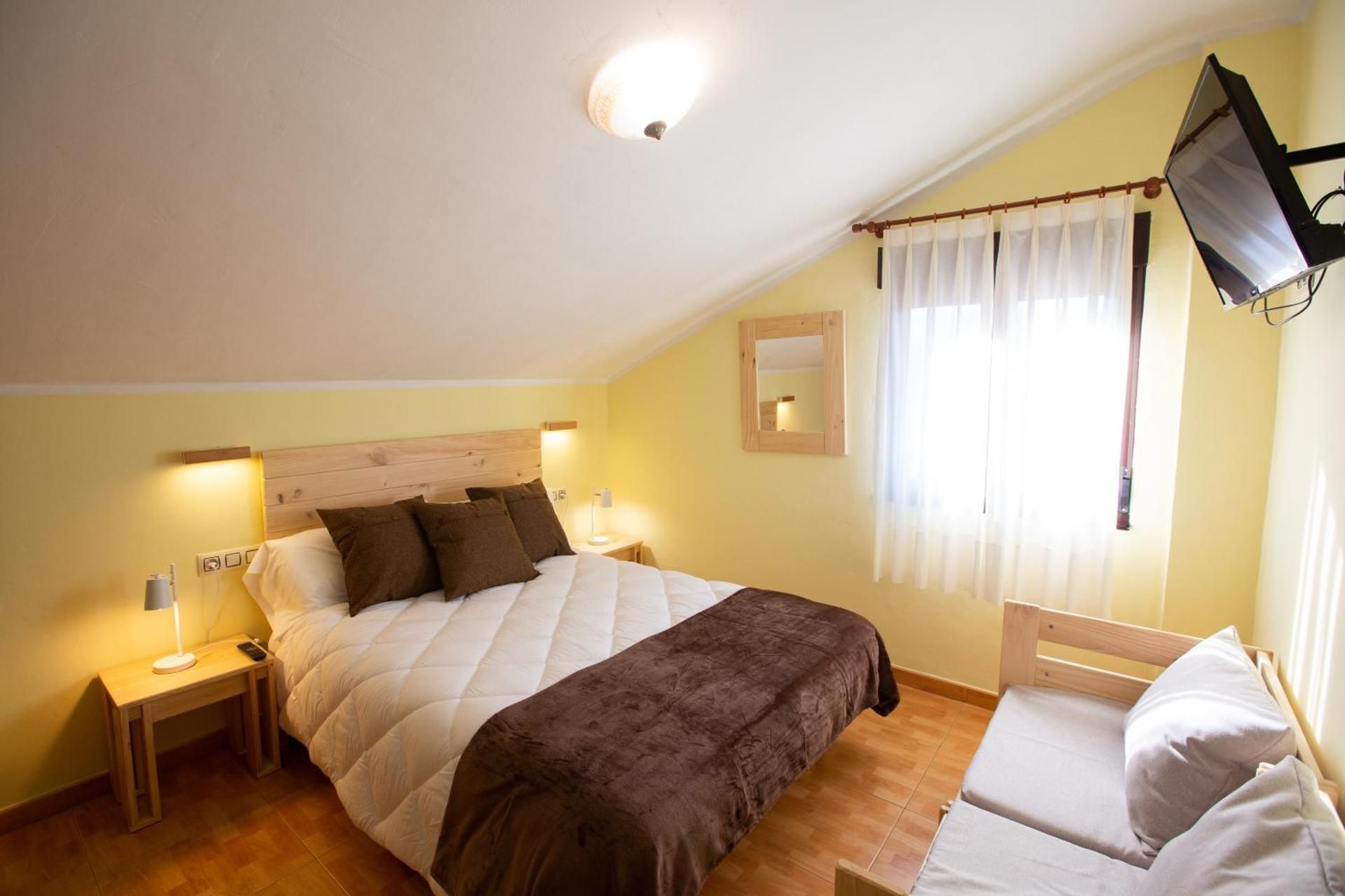 Basic Triple Room