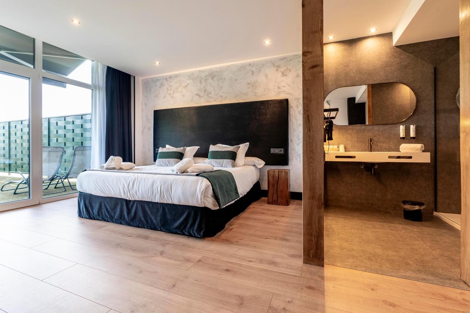 Deluxe Suite with Parking
