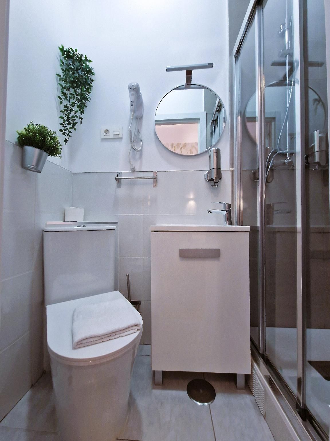Twin Room - Non-Smoking, Newly Renovated