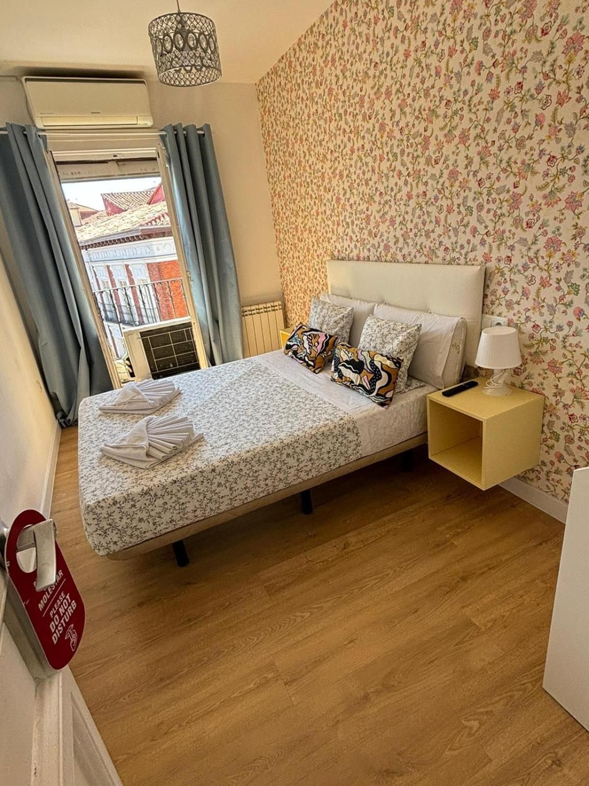Semidouble Room, Shared Bathroom