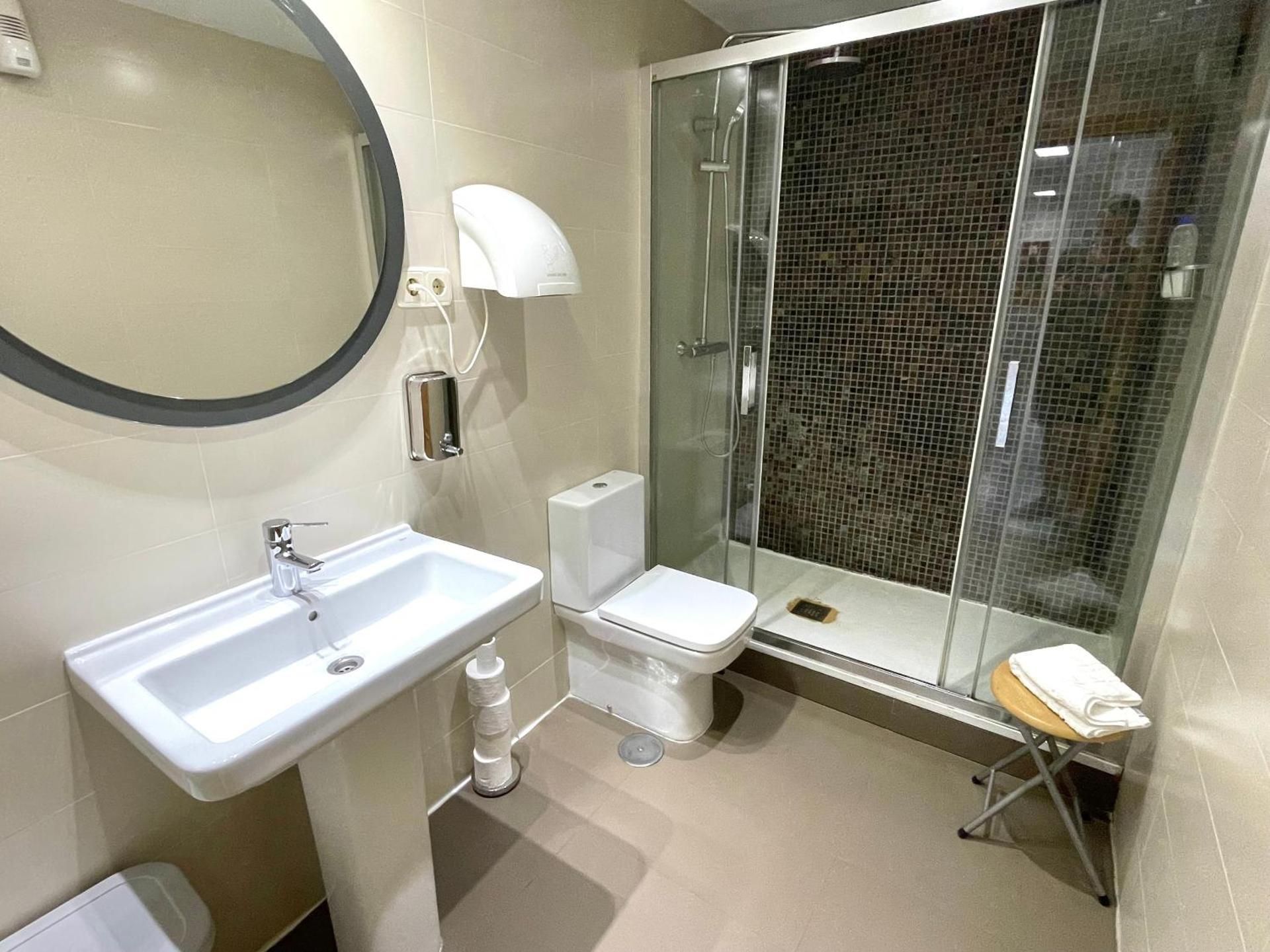 Single Room with Shared Bathroom