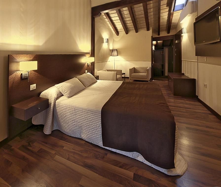 Queen Room with Spa Bath