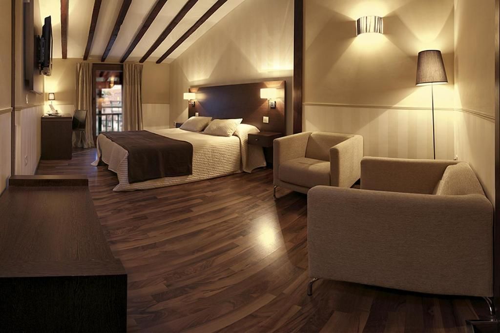 Queen Room with Spa Bath