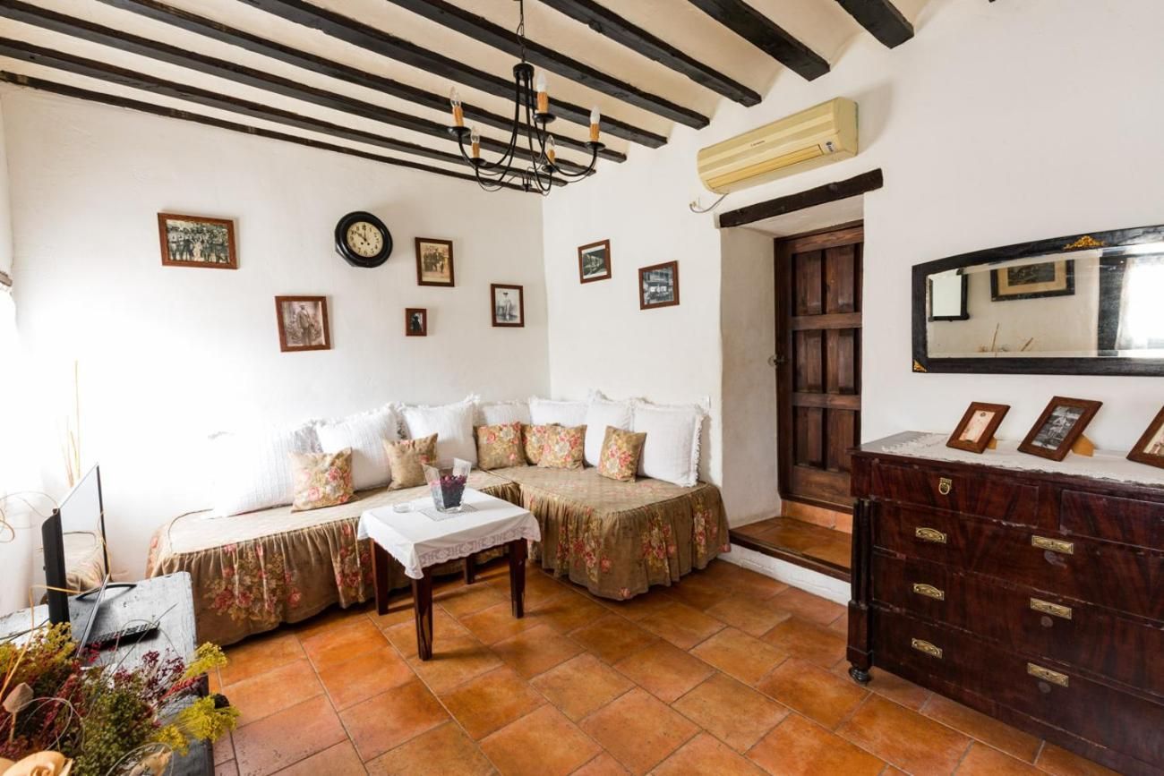 Superior One-Bedroom Apartment
