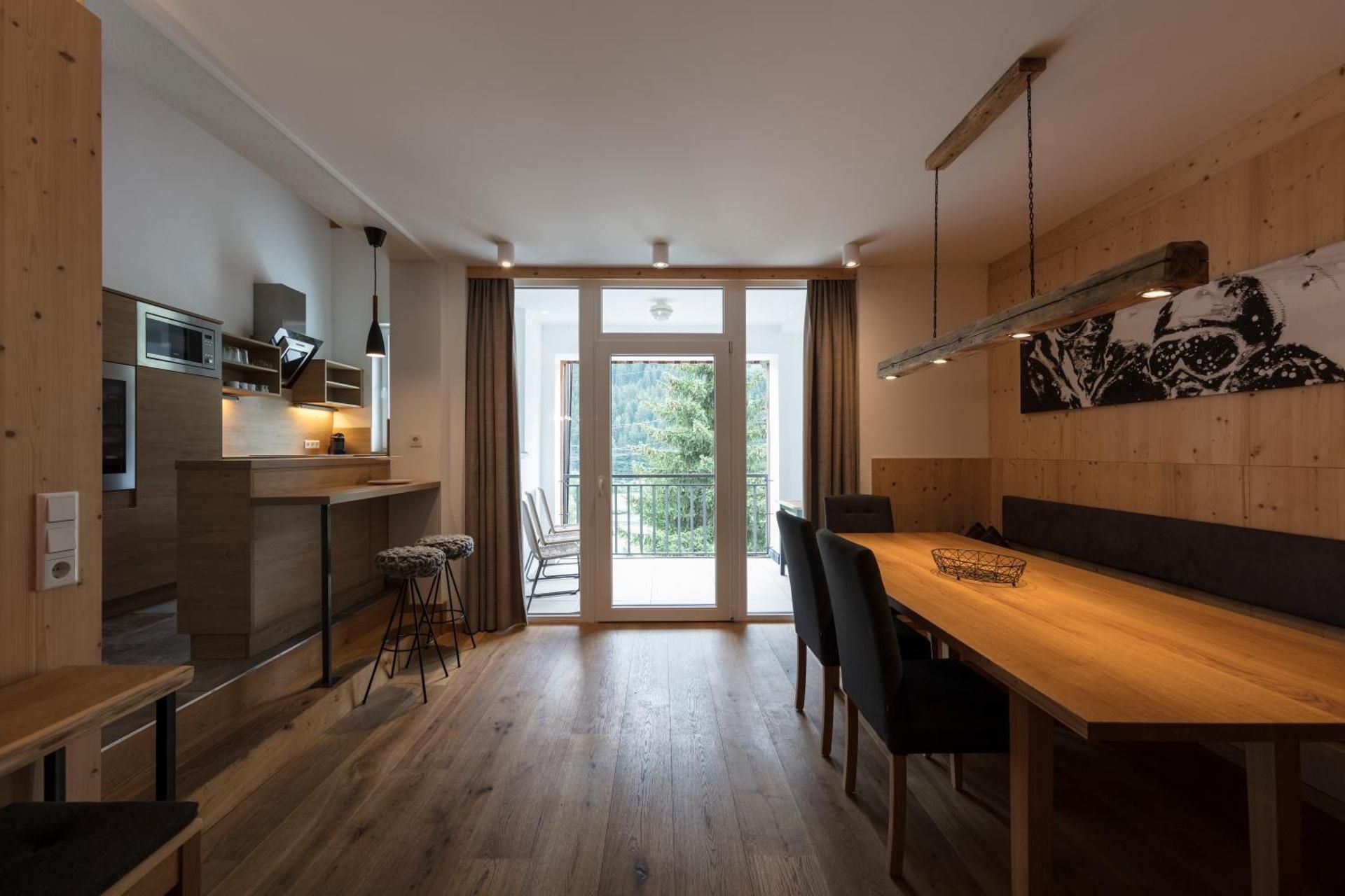 Deluxe Apartment with Balcony