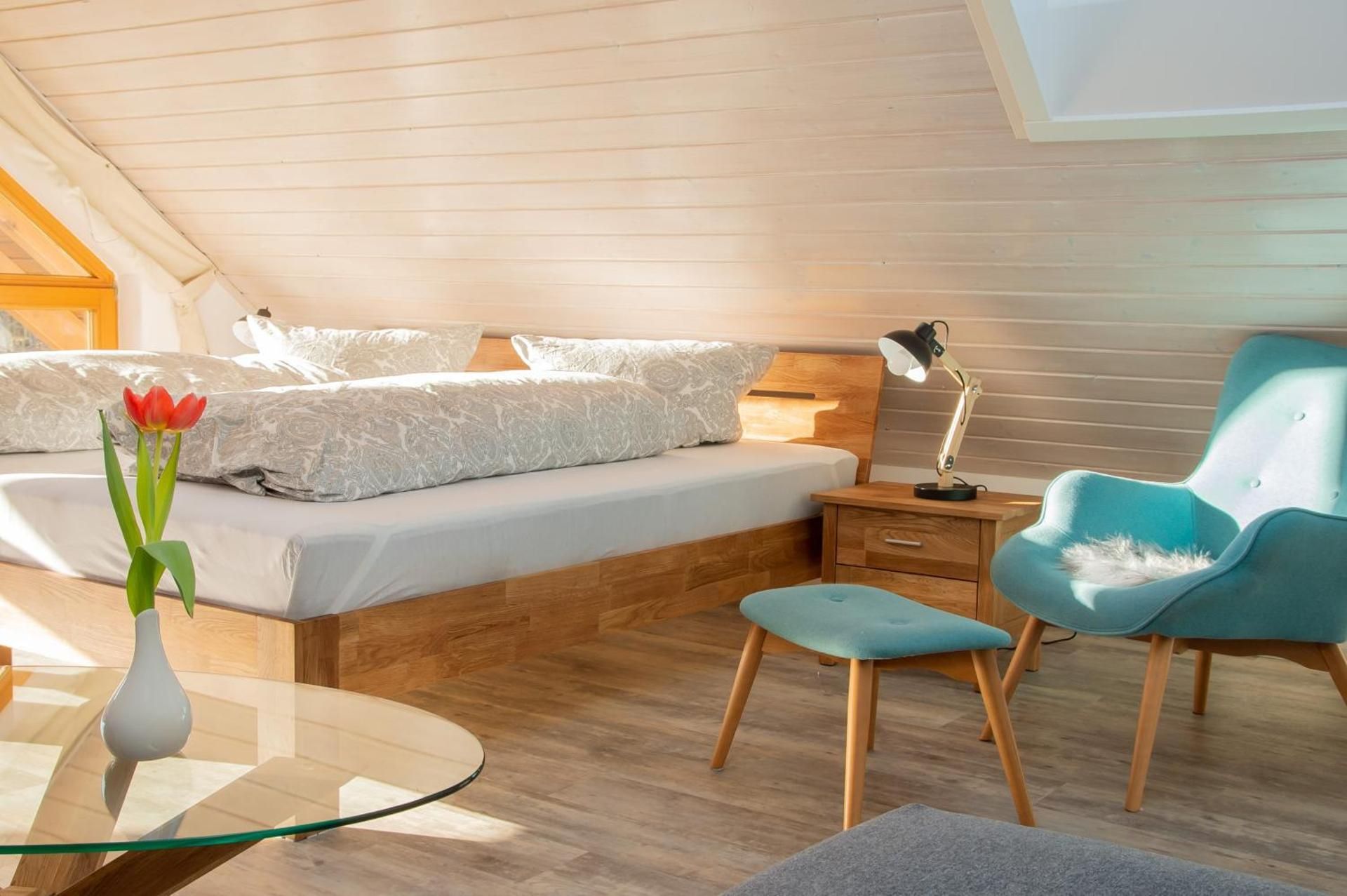 Apartment-Deluxe-Eigenes Badezimmer-Gartenblick-Dachgeschoss